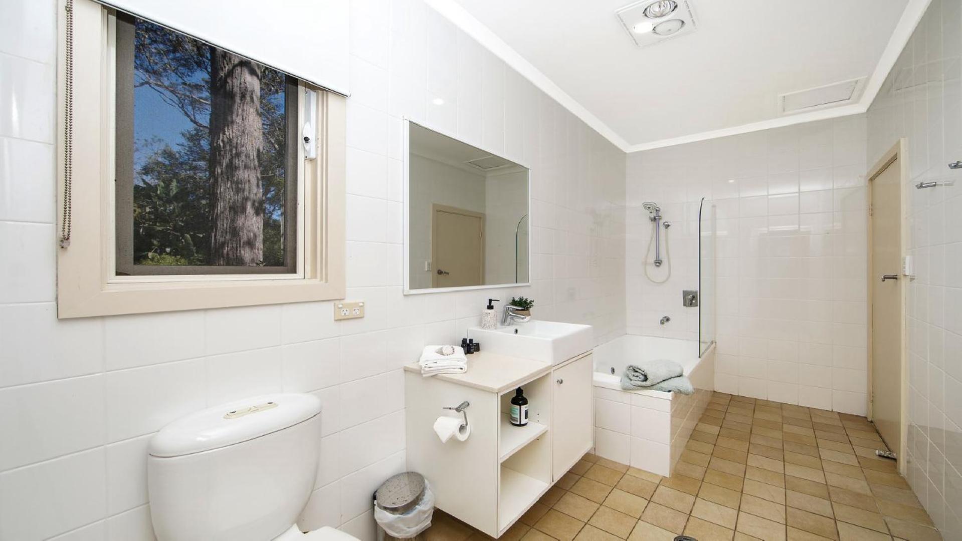 Waters Edge - Pet Friendly Holiday Home