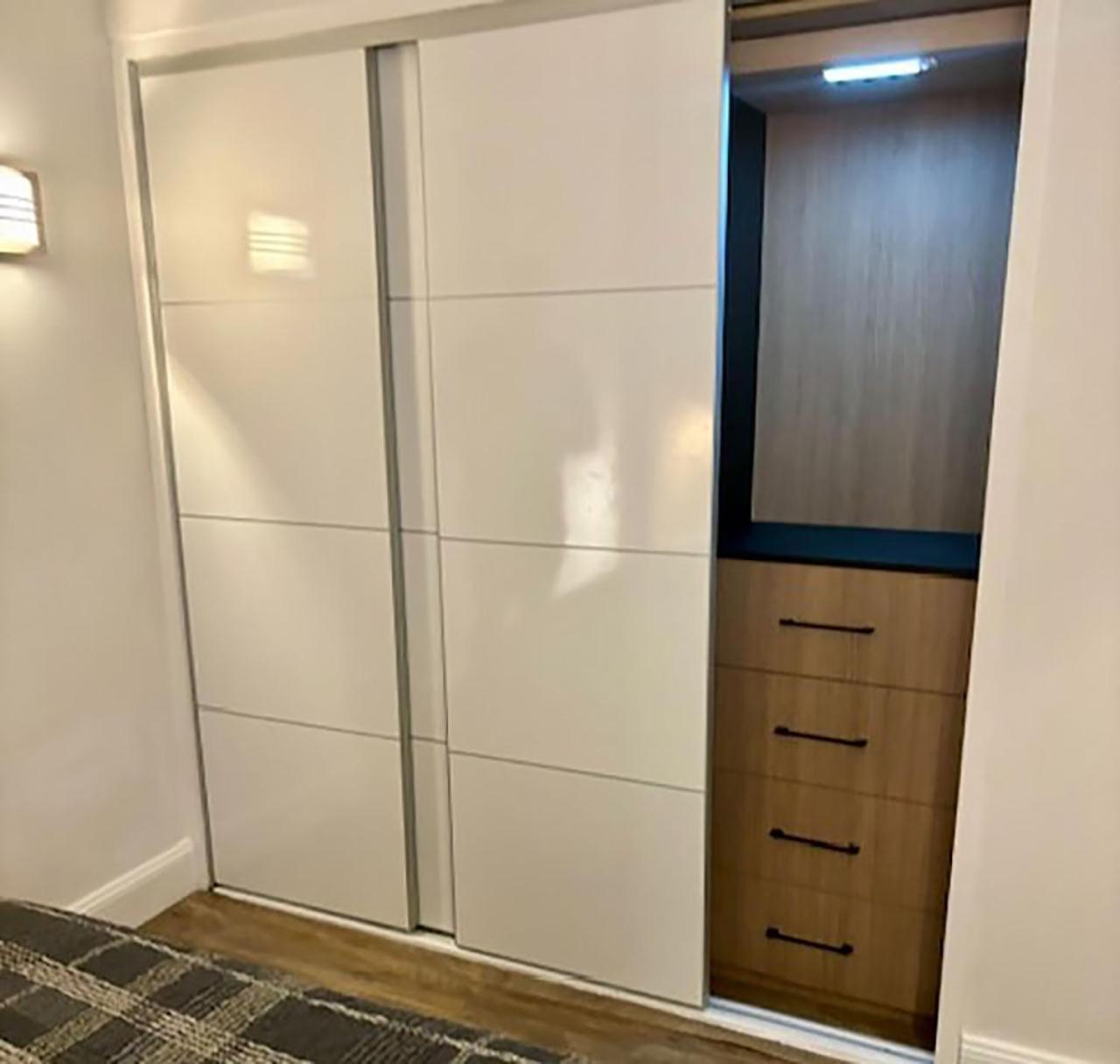 Heart of Sydney CBD Chic One Bedroom Apartment with Pool on Bridge Street