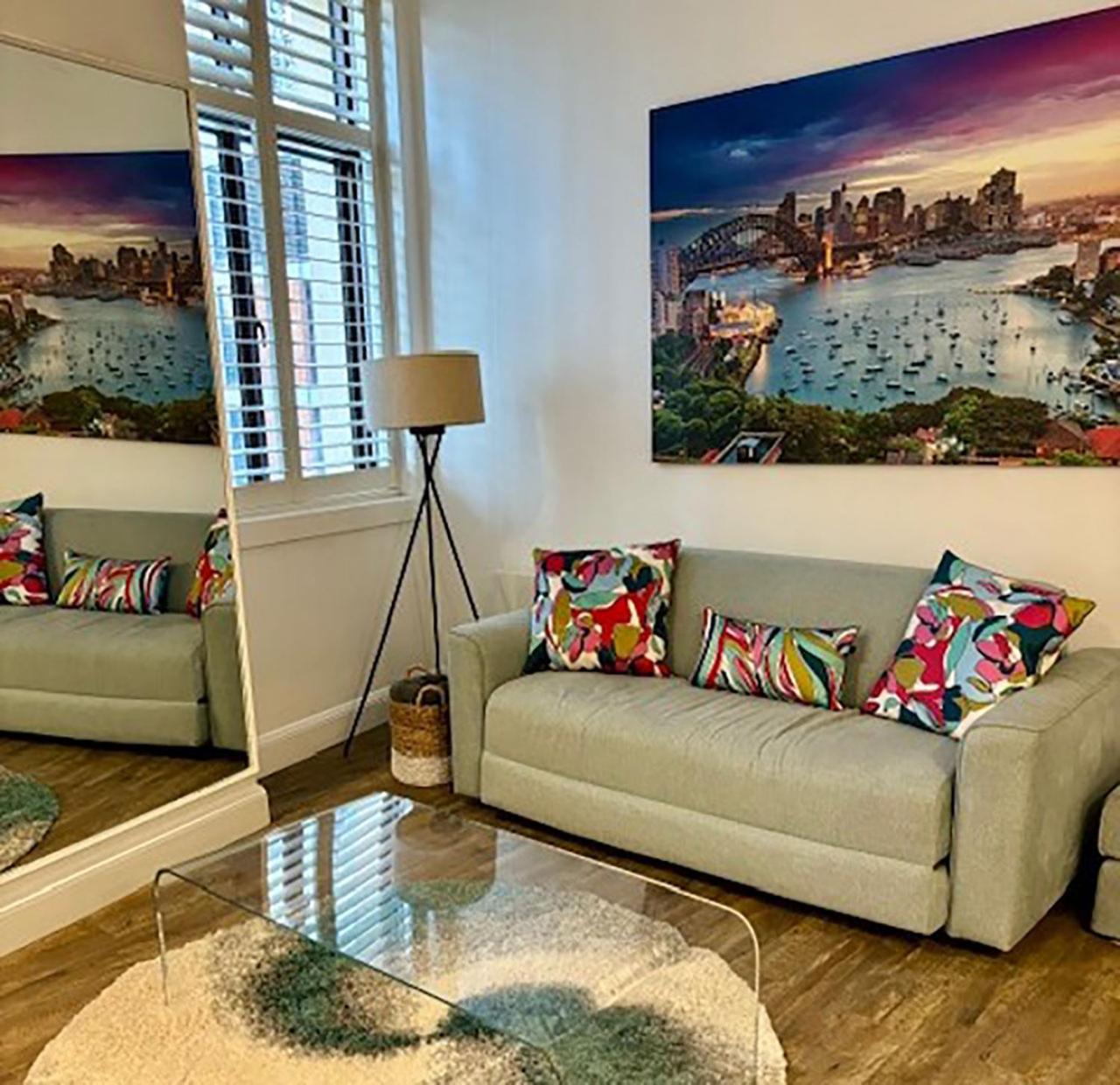 Heart of Sydney CBD Chic One Bedroom Apartment with Pool on Bridge Street