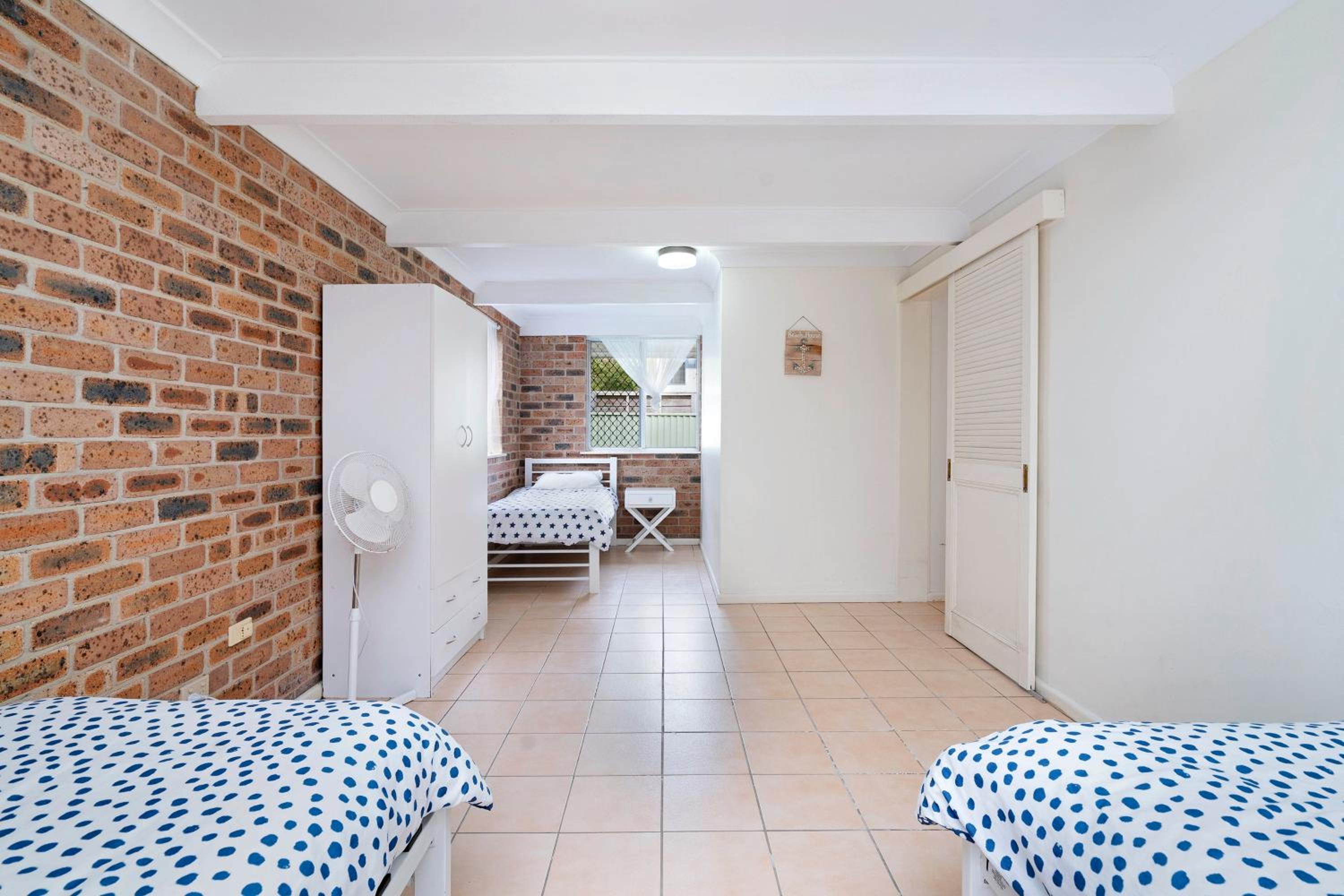 Creel At Hat Head - 8 Hutcheson Street