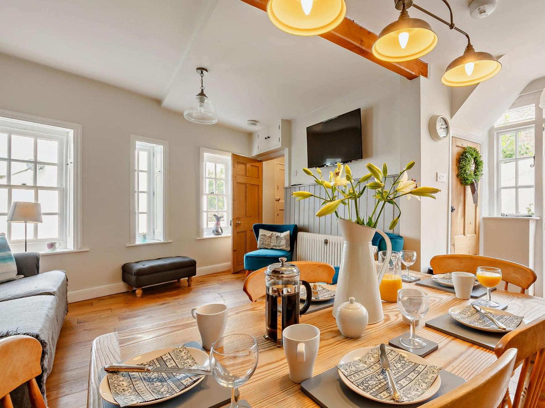 3 Bed in Eastbourne oc-ehc47 view 3