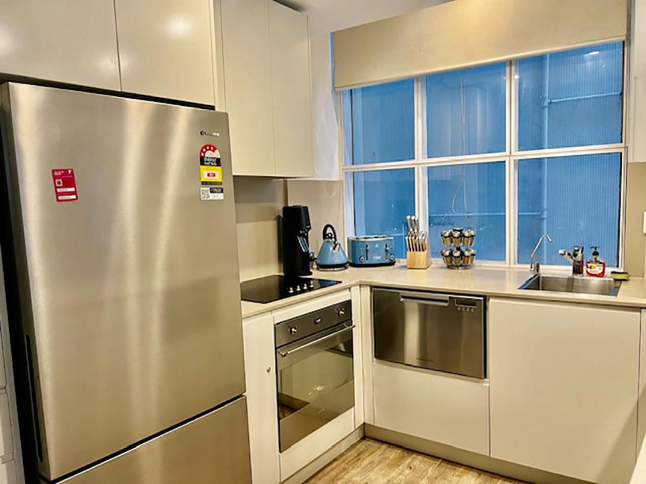 Heart of Sydney CBD Chic One Bedroom Apartment with Pool on Bridge Street