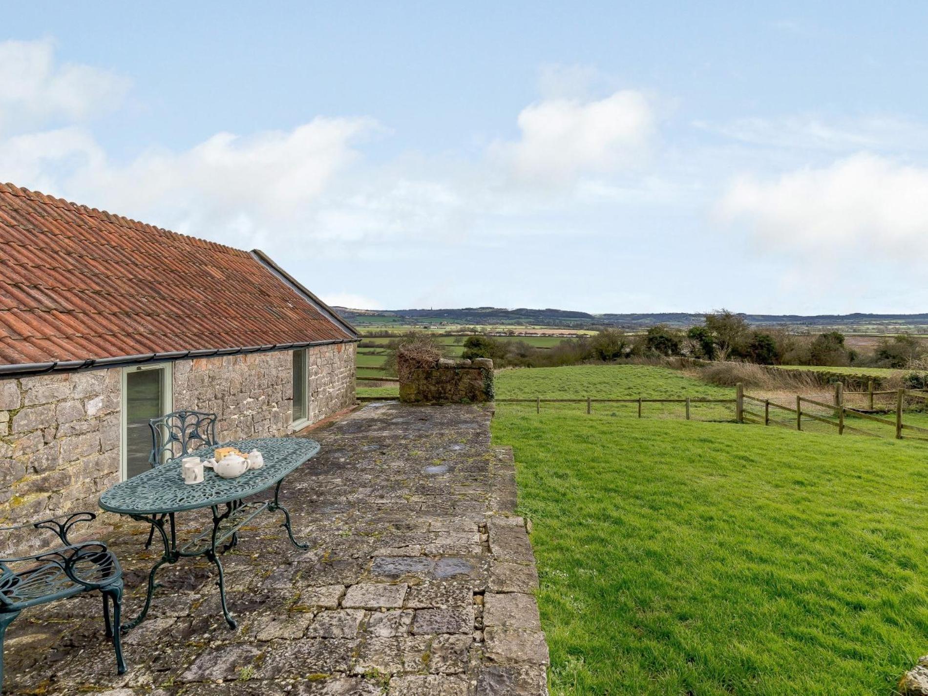 1 Bed in Wotton -under- Edge oc-earba view 3
