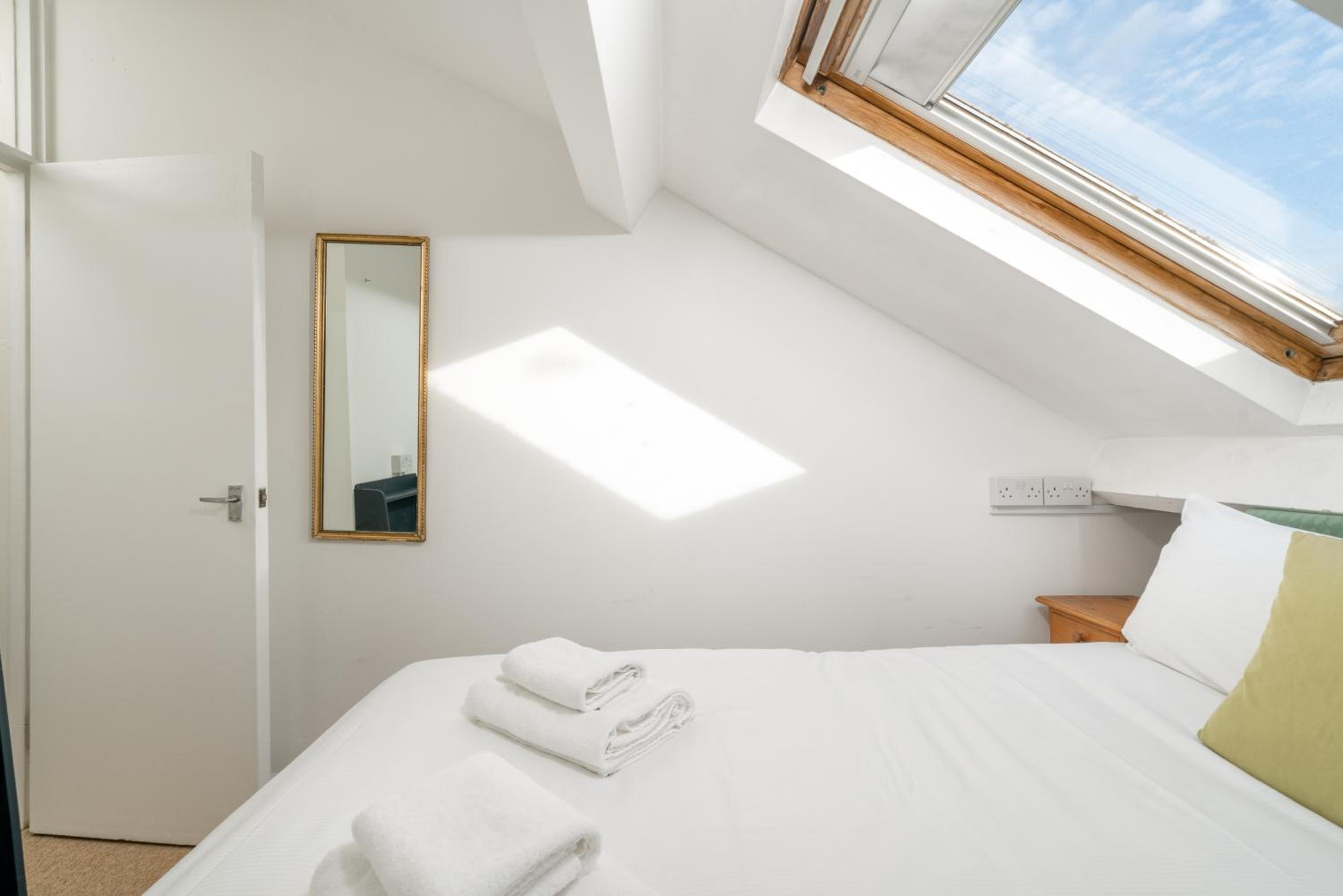 JOIVY Cosy maisonette near Abbey Road