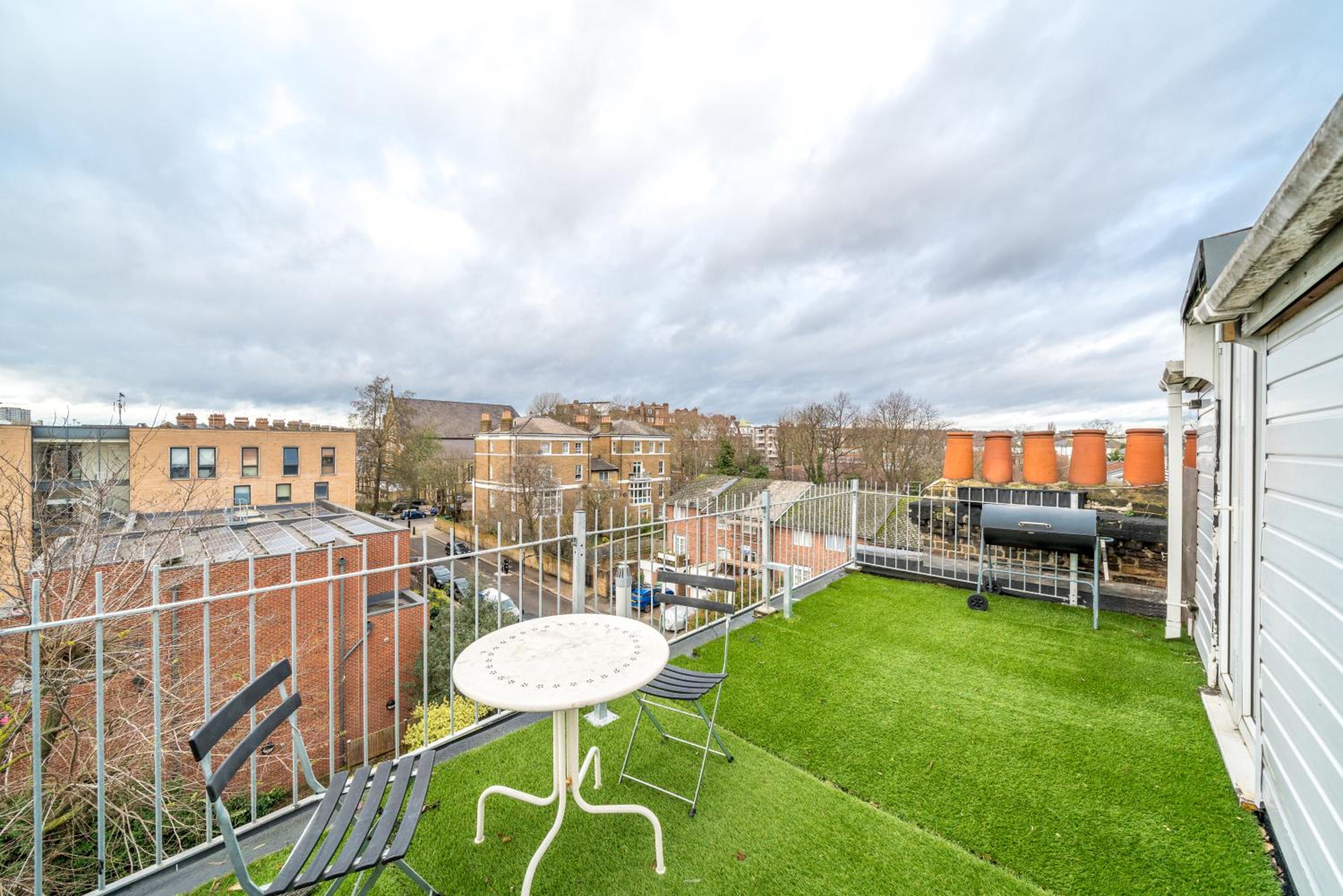 JOIVY Cosy maisonette near Abbey Road