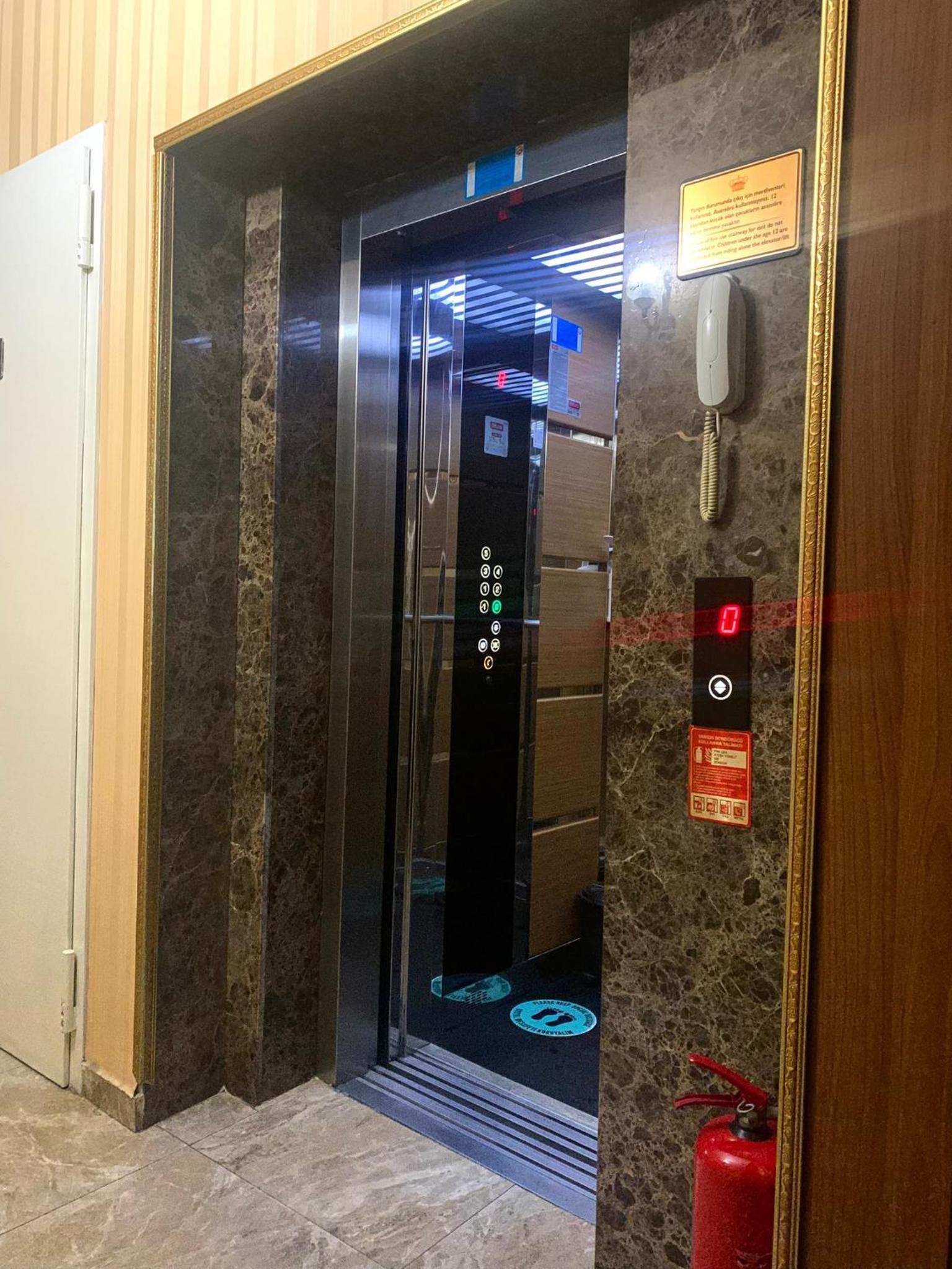 Hotel Queens Land - Image 38