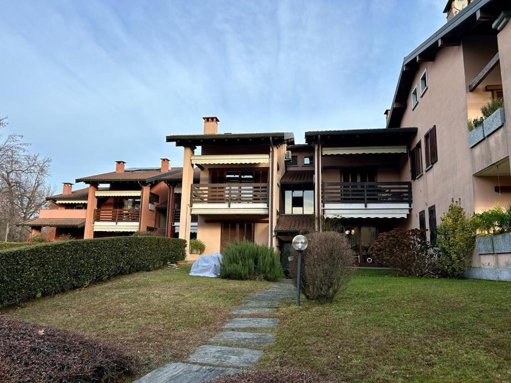 Residence with Pool, near Lake Maggiore by Kibilù Affitti Brevi