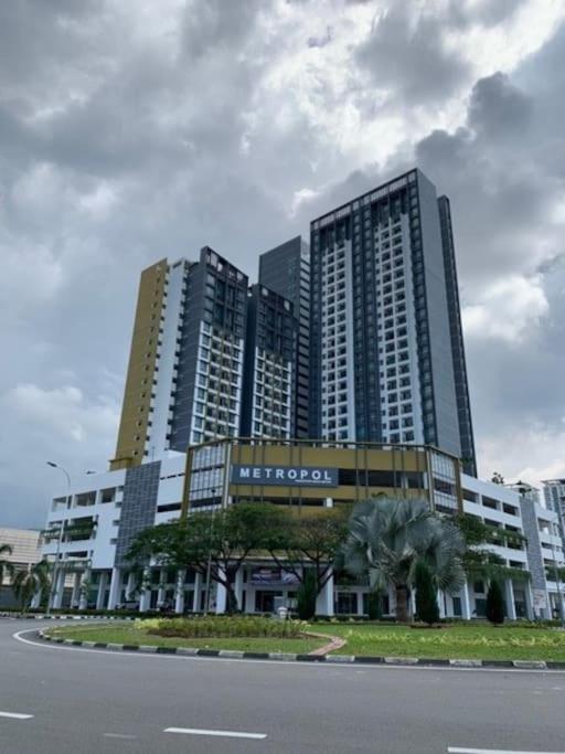 DD Brand New condo Metropol photo 1