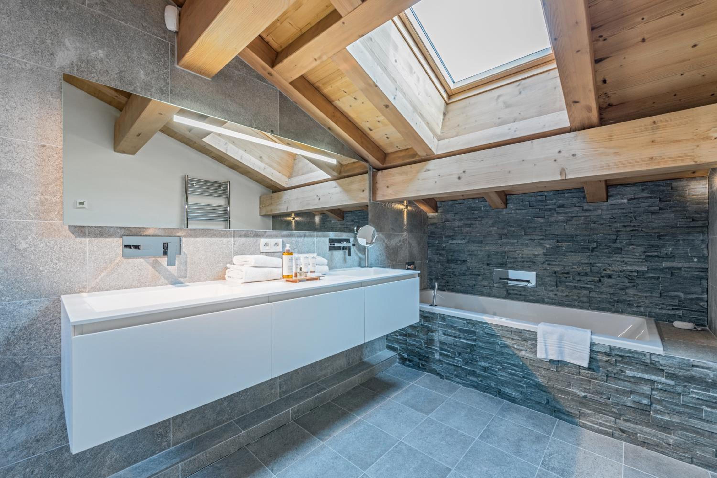 Chalet Omaroo Morzine - by EMERALD STAY