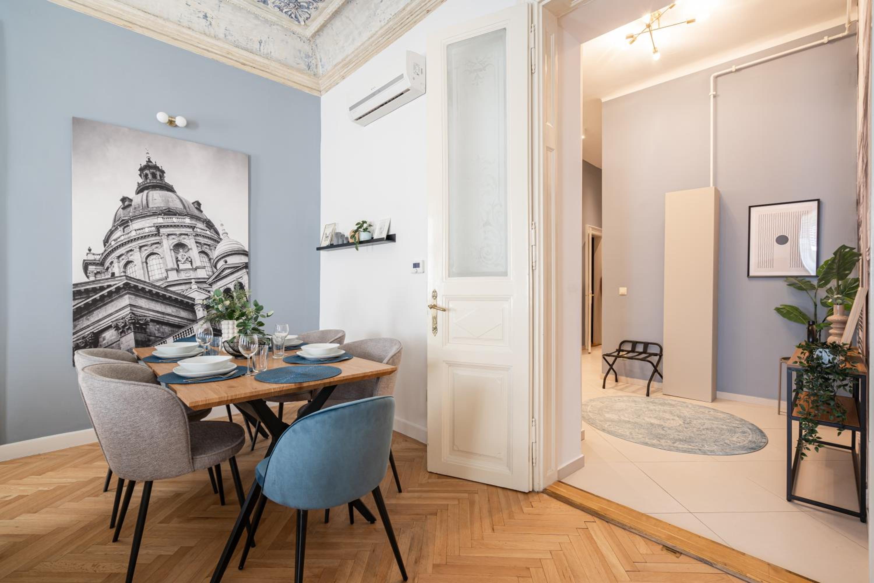 Comfy downtown hideaway with urban touch view 4