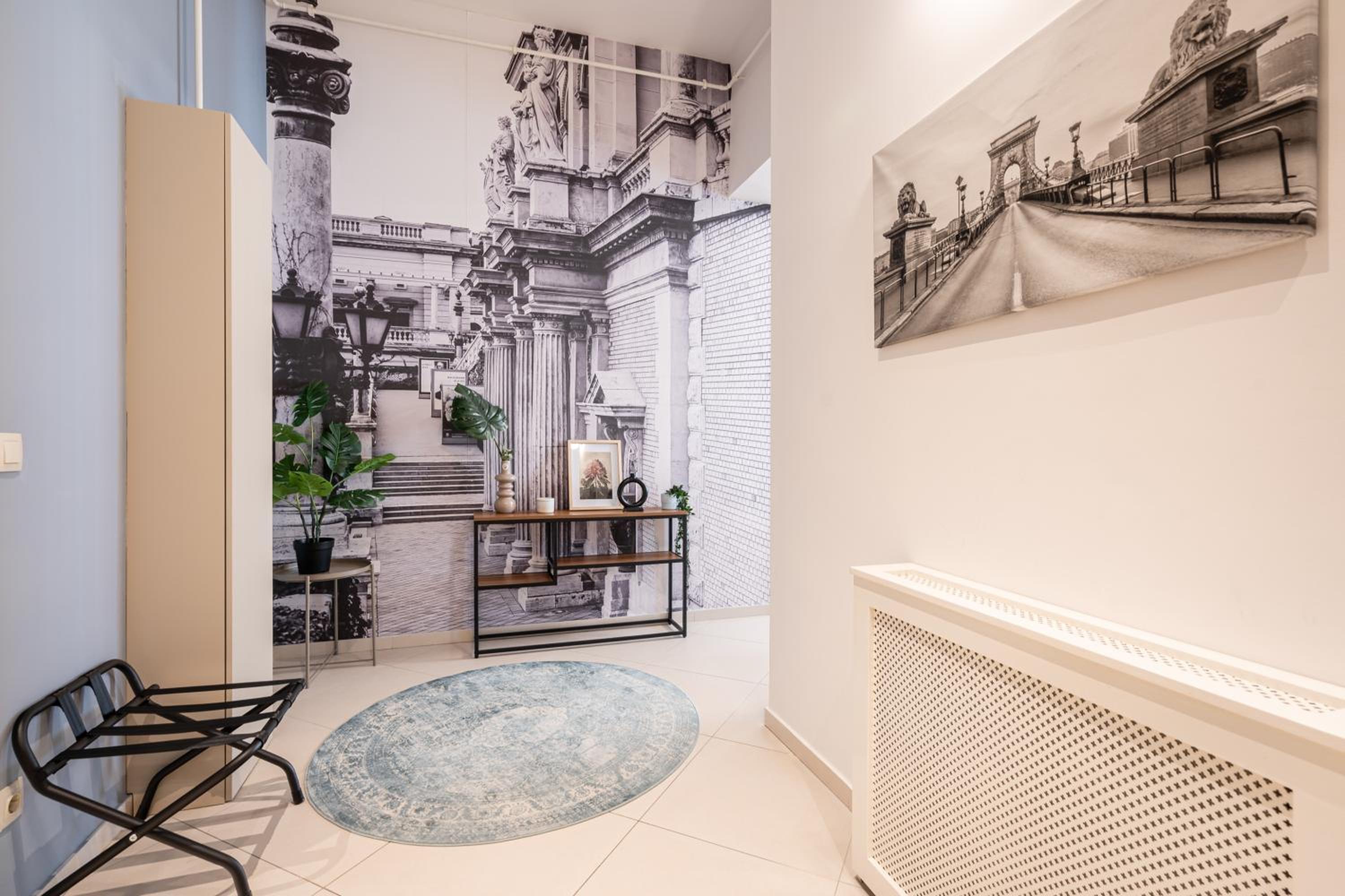 Comfy downtown hideaway with urban touch view 3