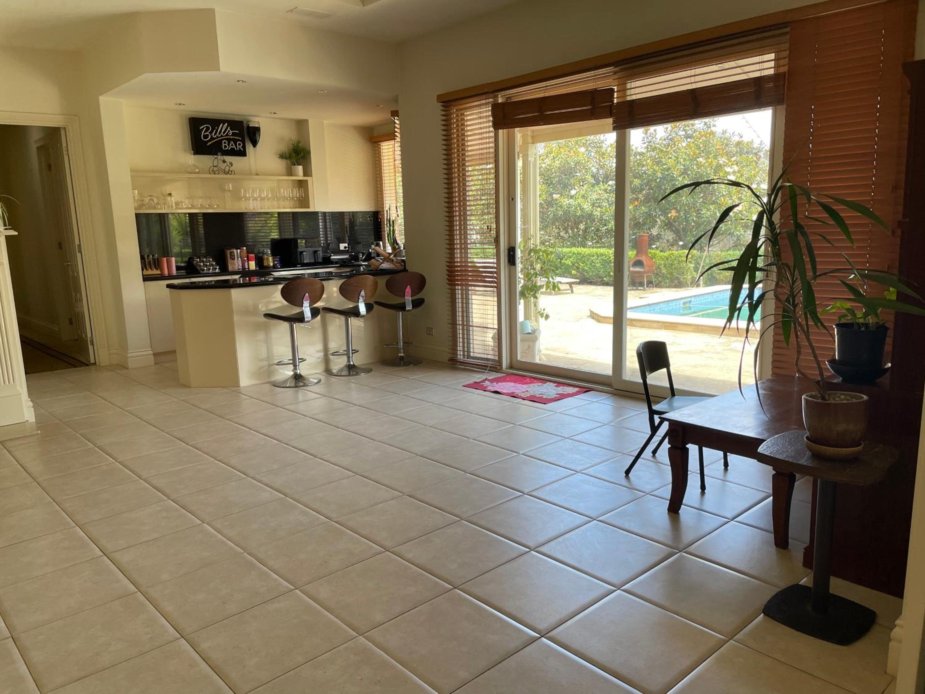 6 bdrs villa with pool & Tennis Court