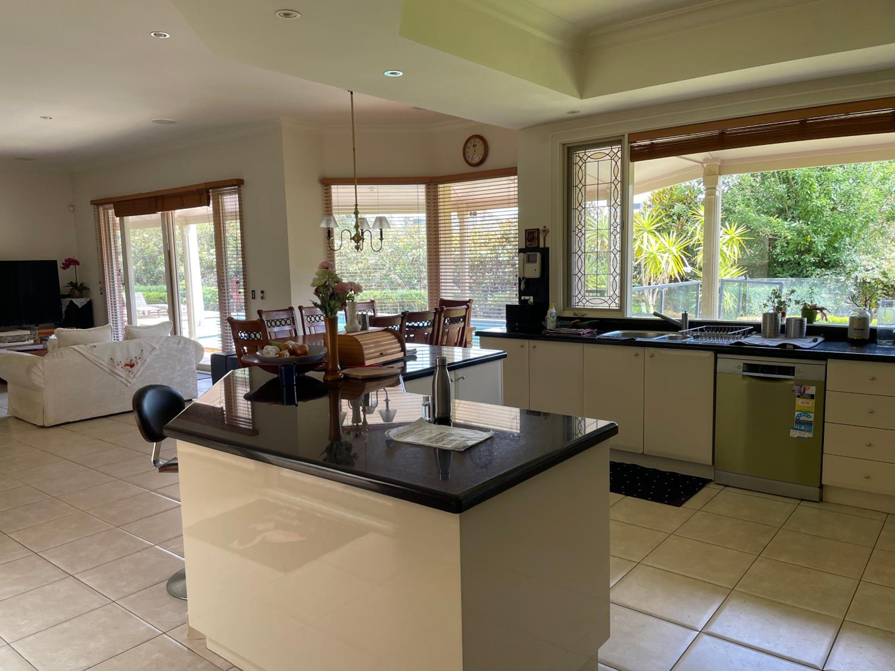 6 bdrs villa with pool & Tennis Court