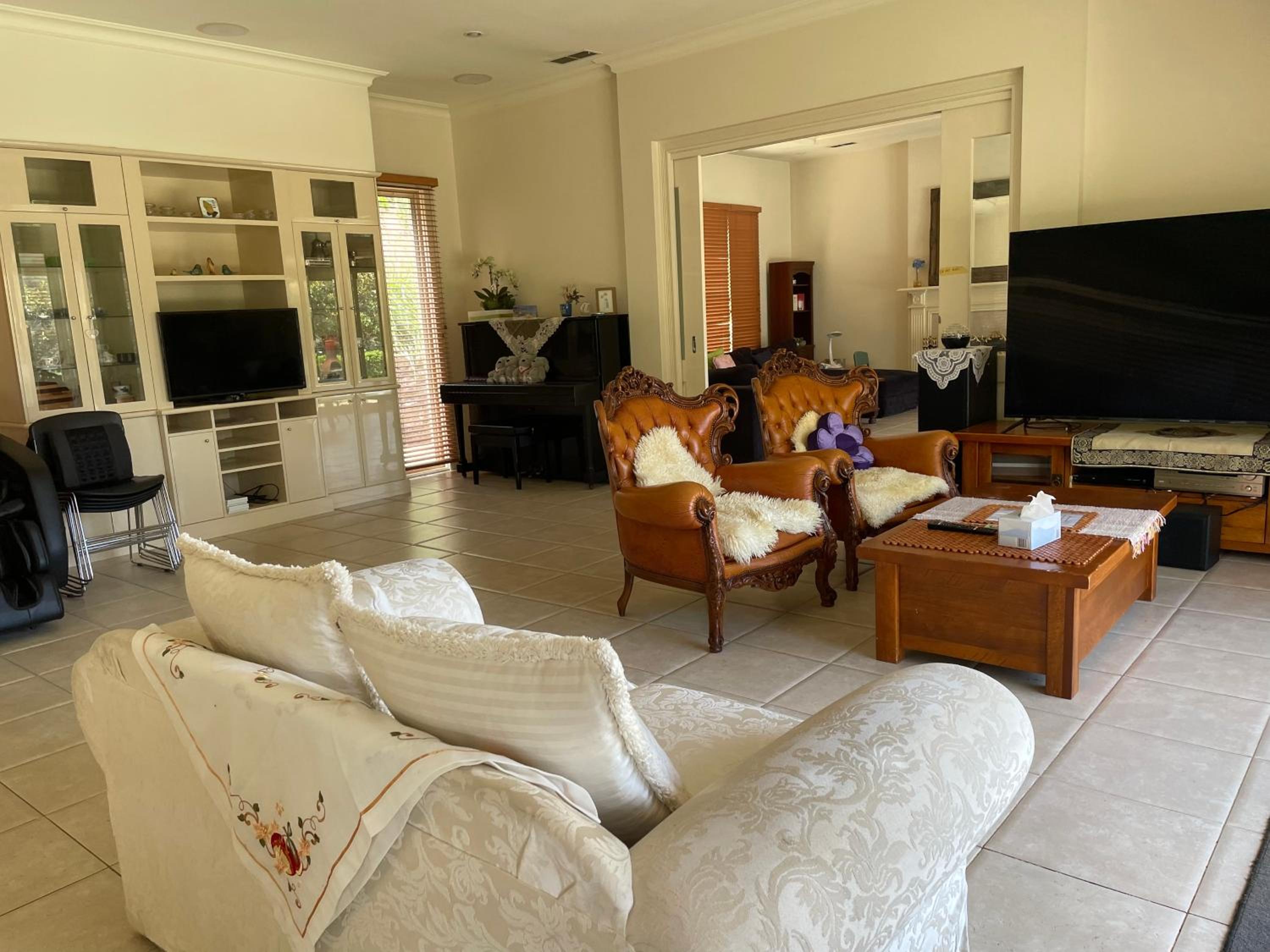 6 bdrs villa with pool & Tennis Court