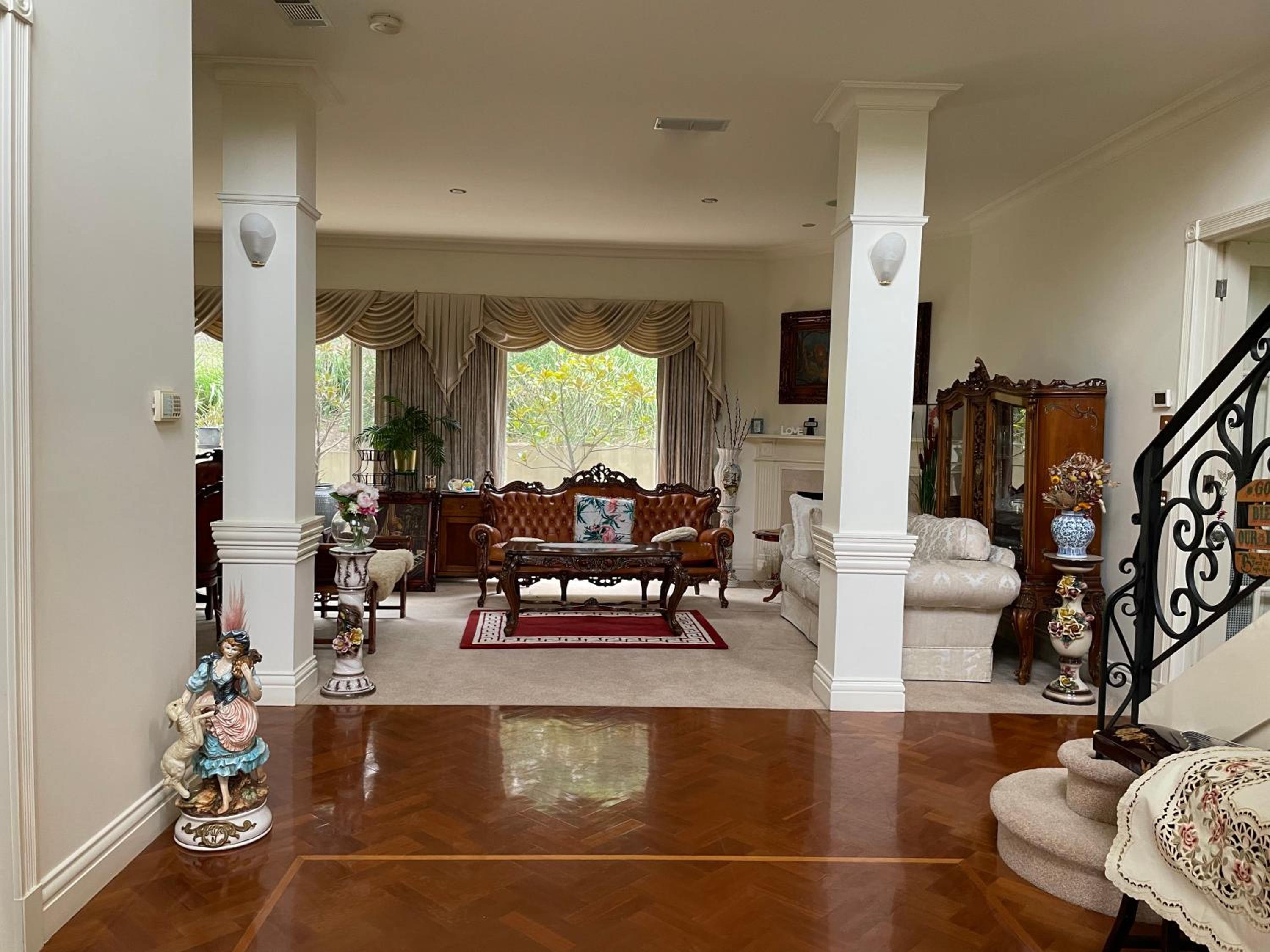 6 bdrs villa with pool & Tennis Court