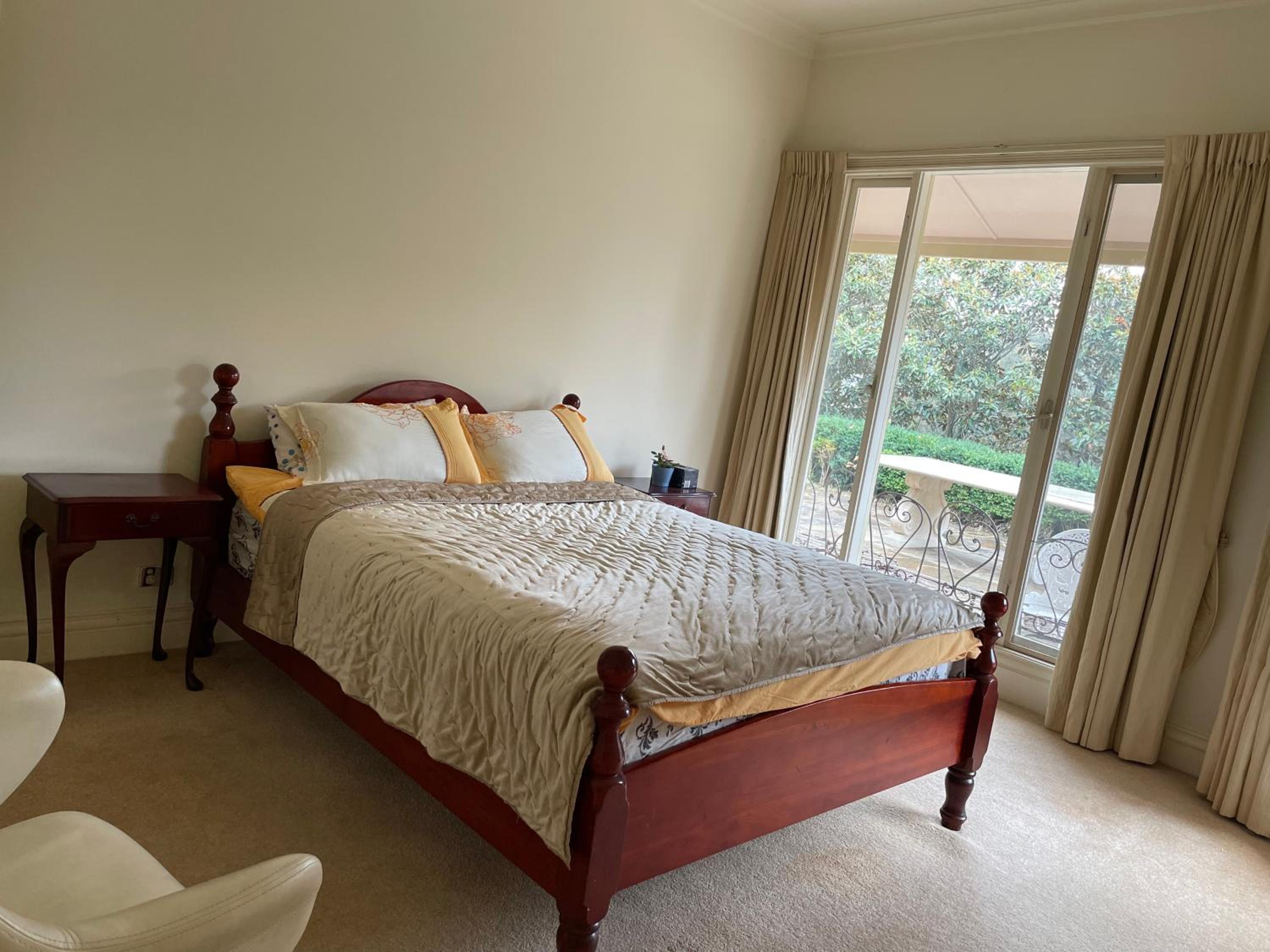 6 bdrs villa with pool & Tennis Court