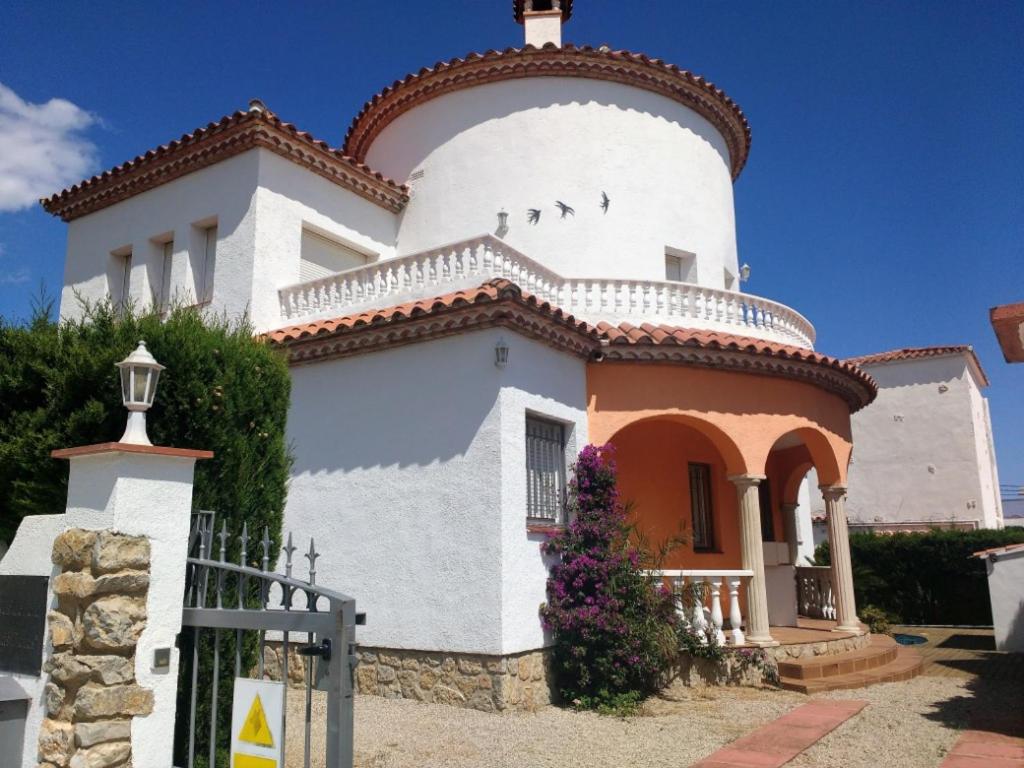 VILLA EMILIA