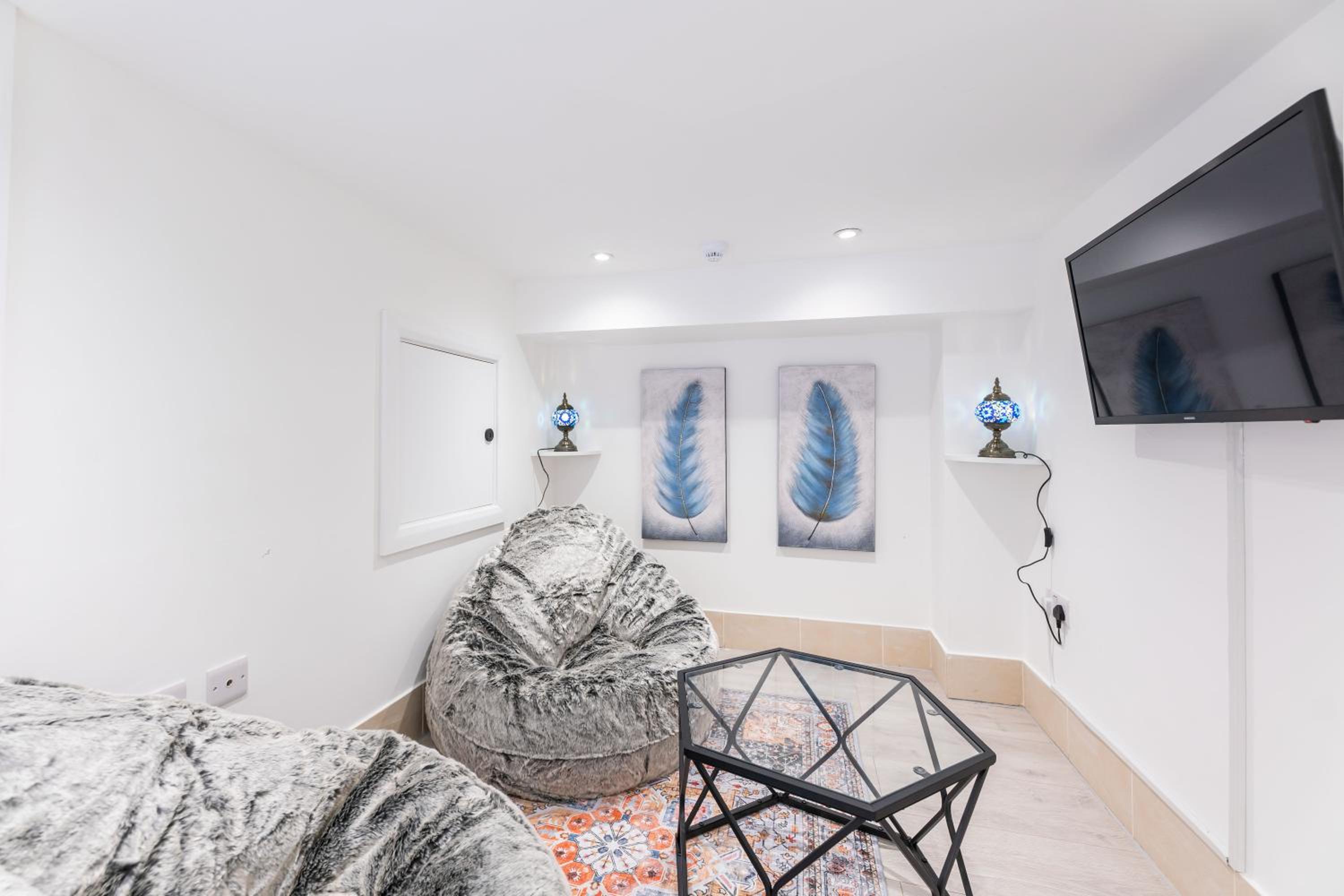 STUDIO BY HYDE PARK