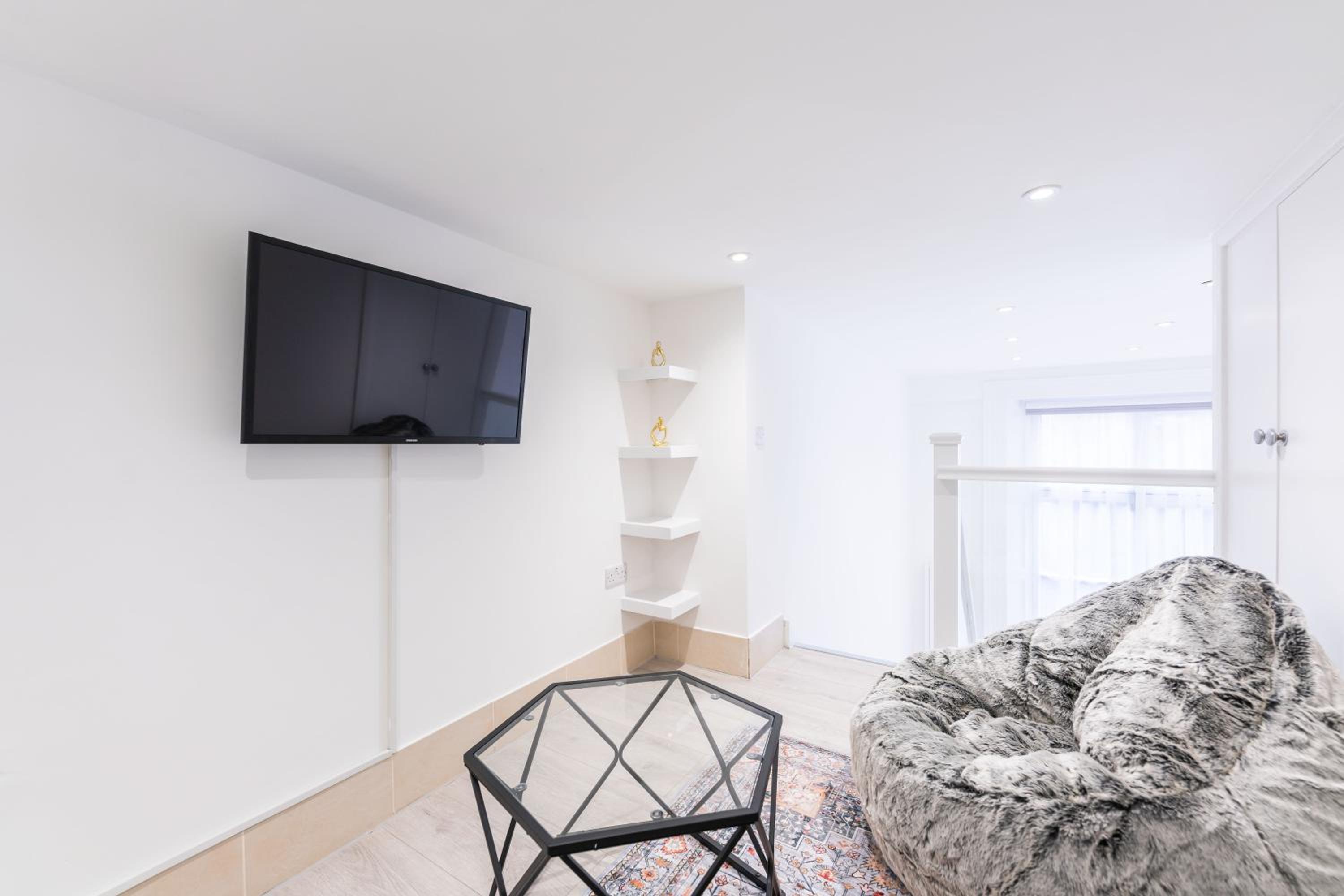 STUDIO BY HYDE PARK