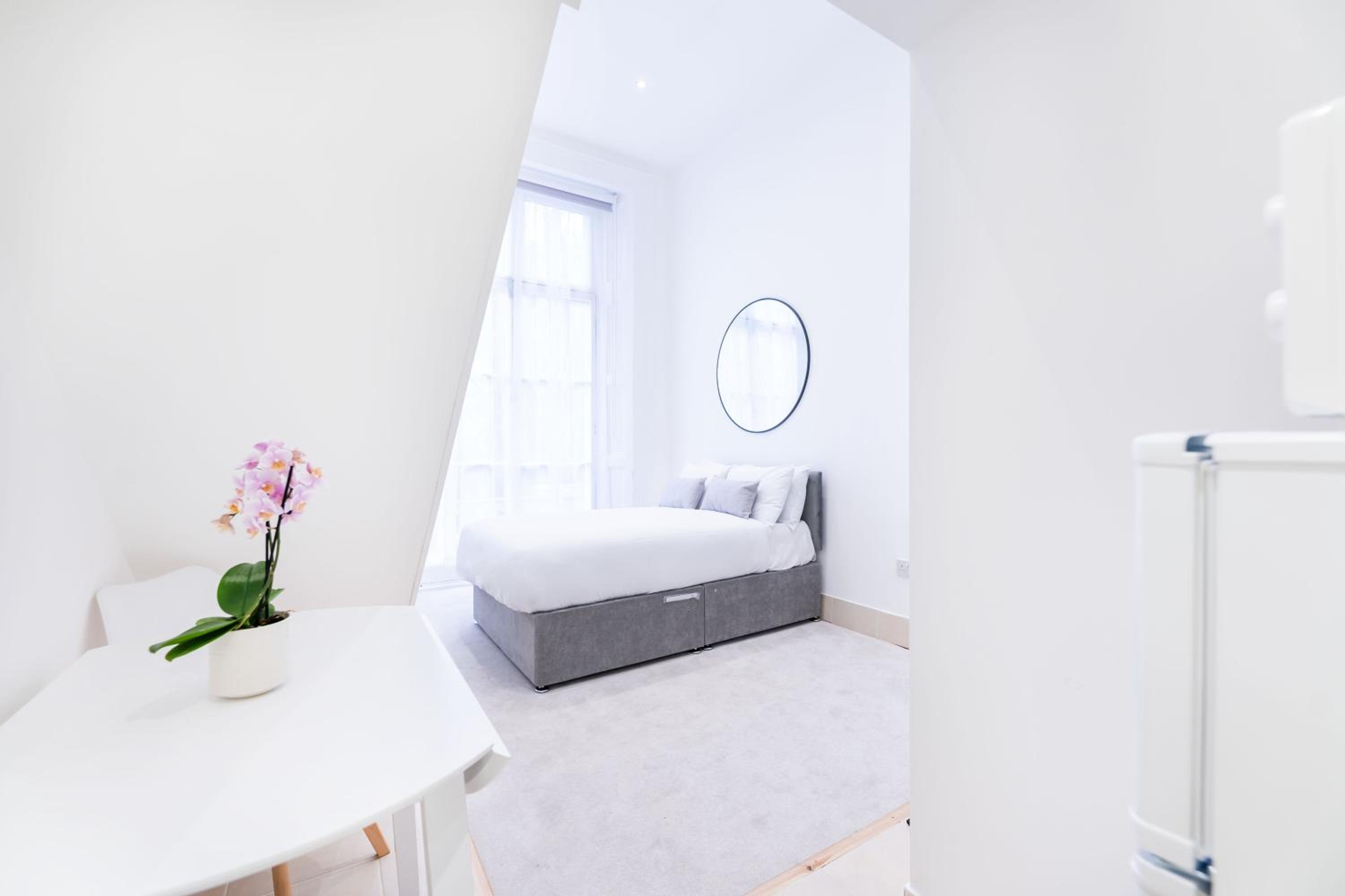 STUDIO BY HYDE PARK