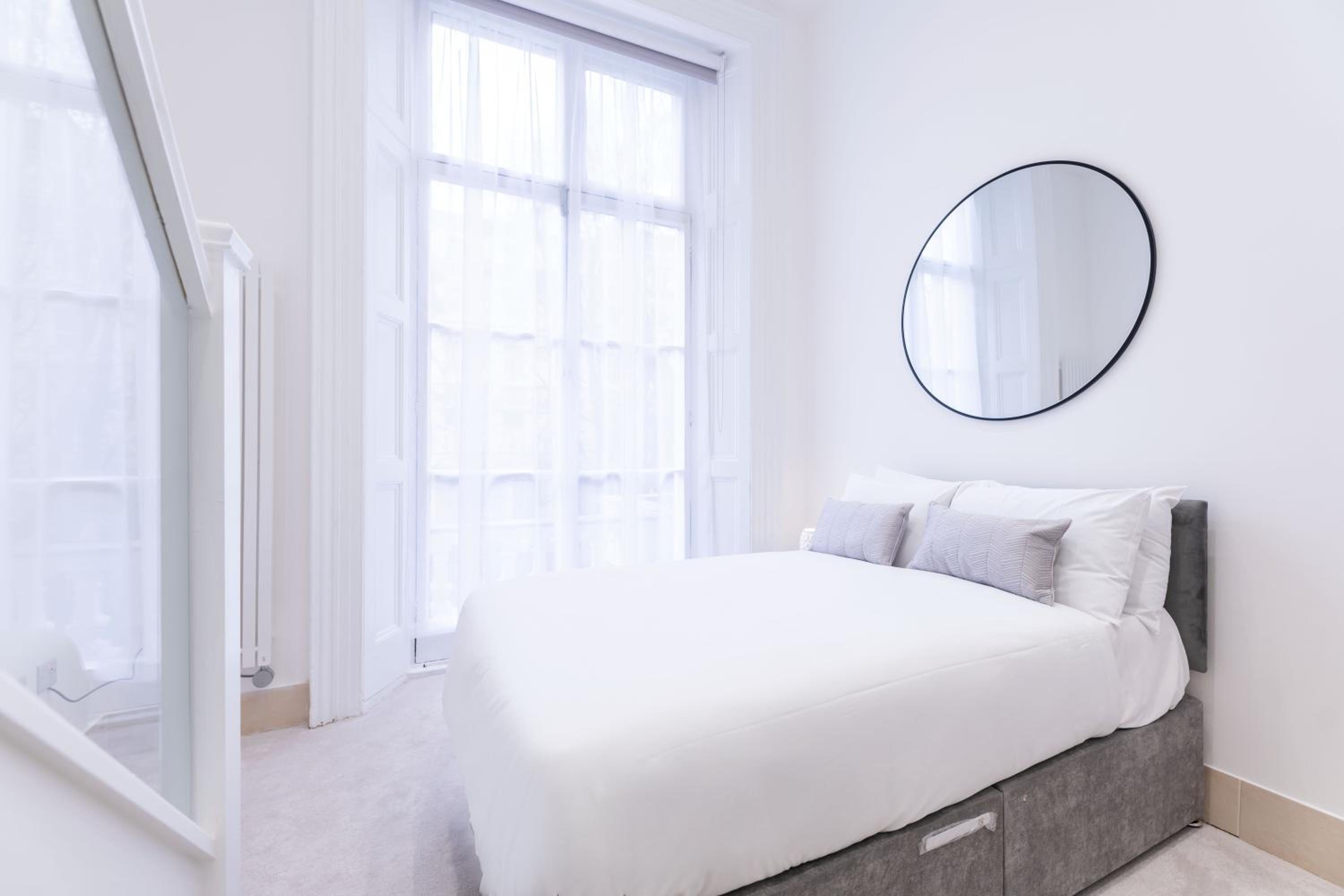 STUDIO BY HYDE PARK