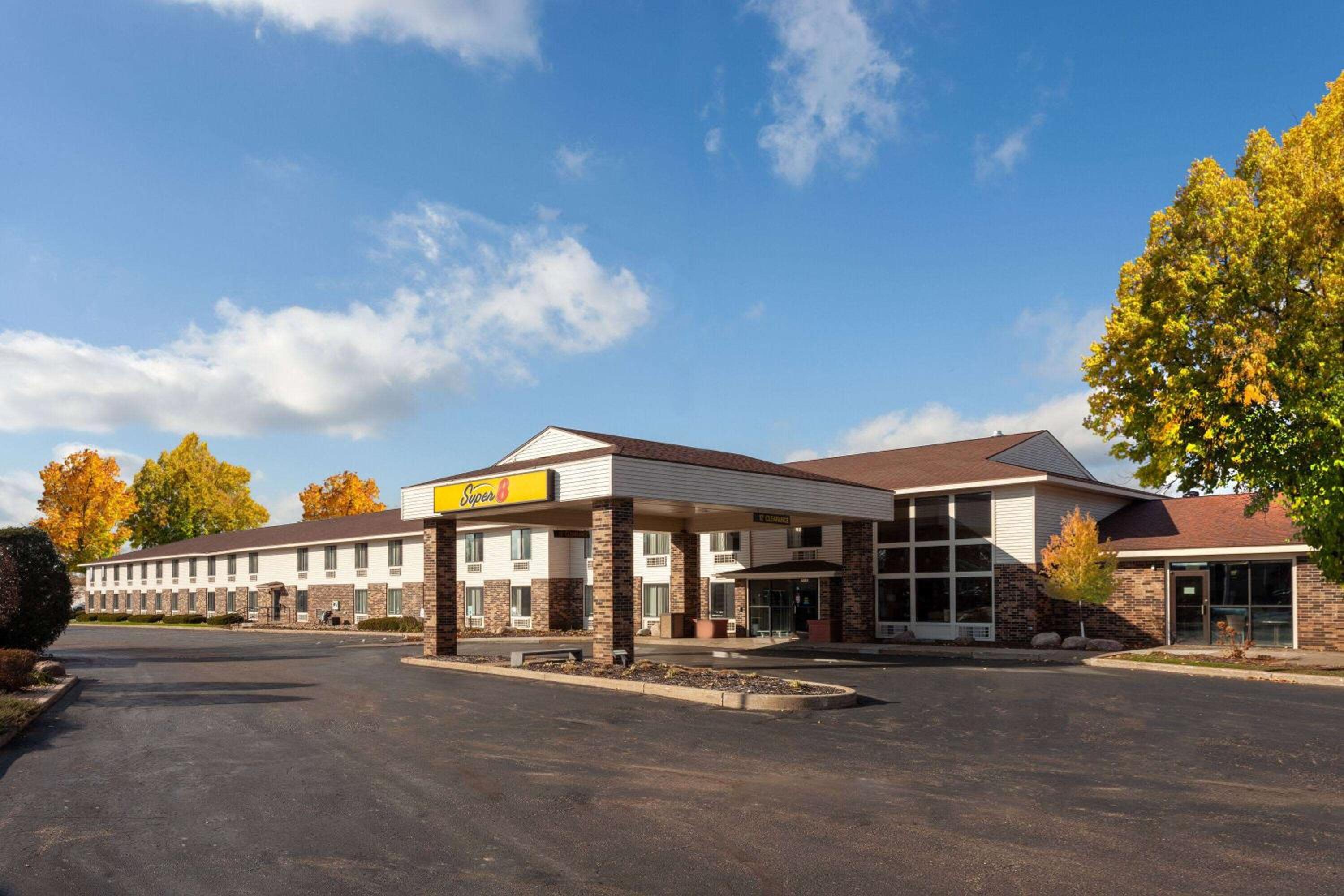 Wausau Vacations - Super 8 by Wyndham Wausau - Property Image 2