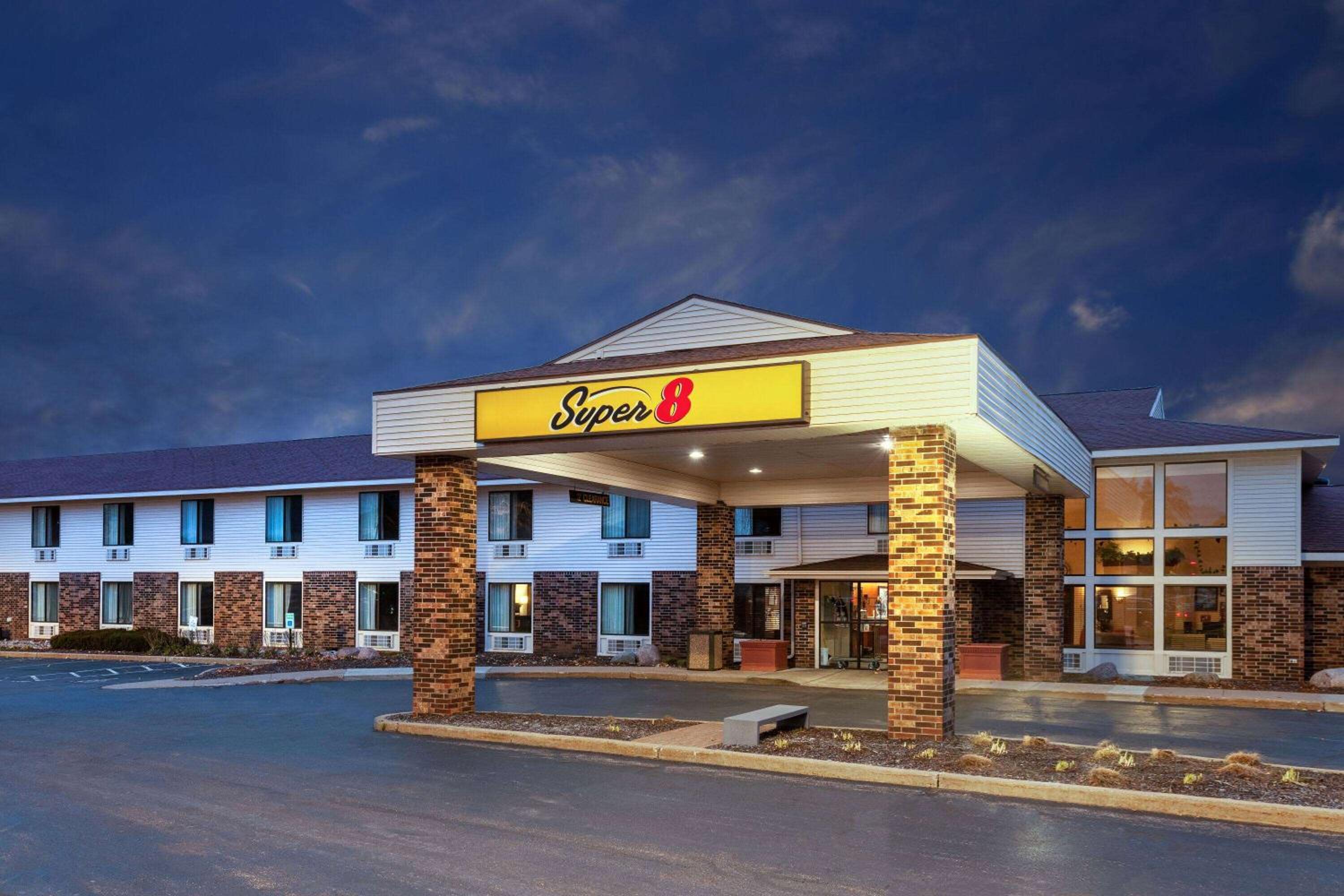 Wausau Vacations - Super 8 by Wyndham Wausau - Property Image 3