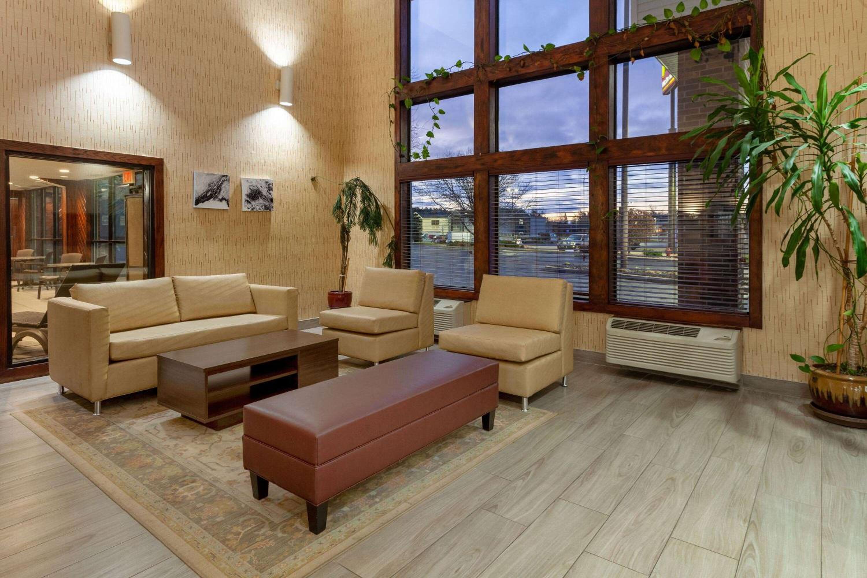 Wausau Vacations - Super 8 by Wyndham Wausau - Property Image 4