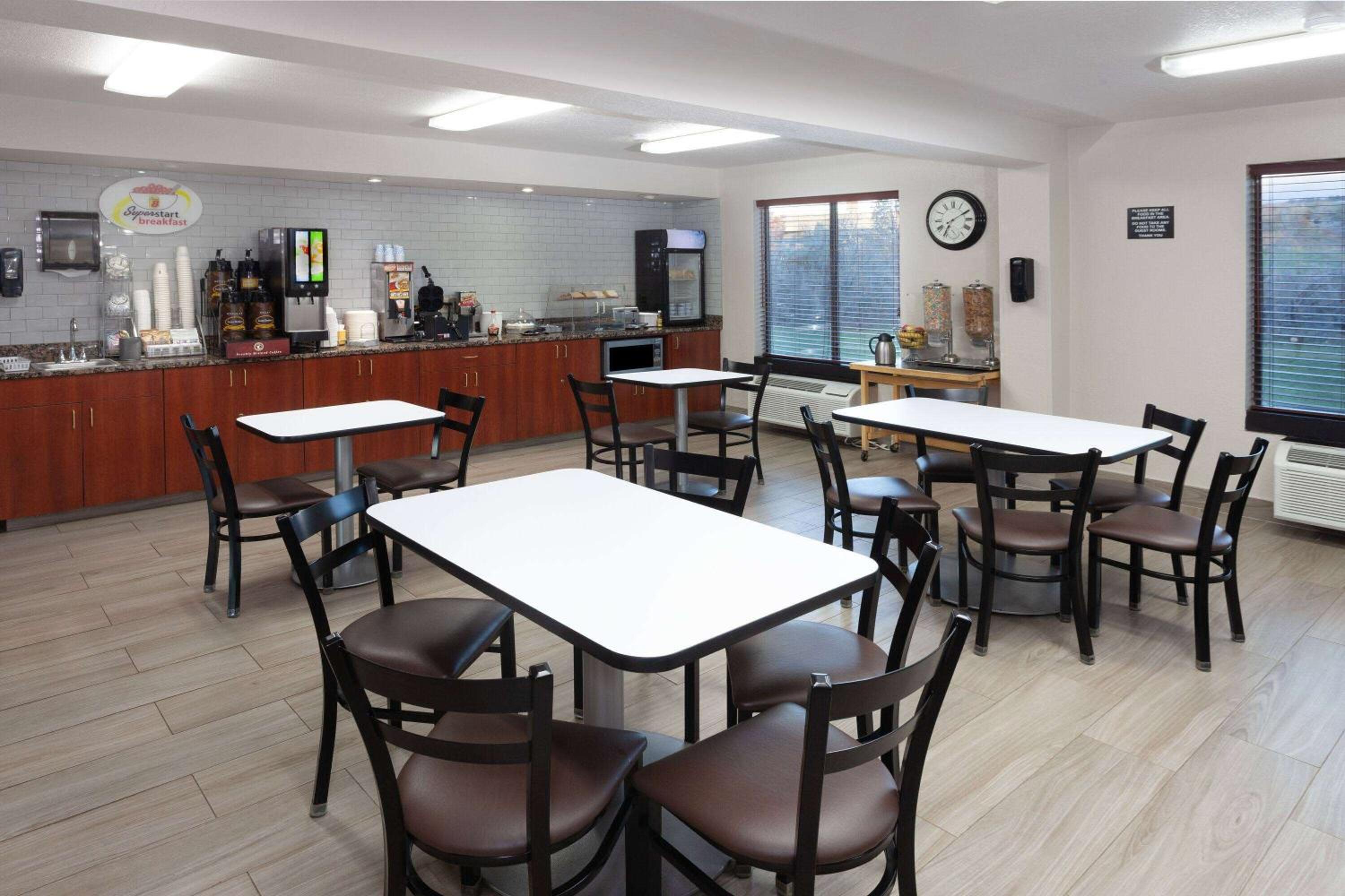 Wausau Vacations - Super 8 by Wyndham Wausau - Property Image 6