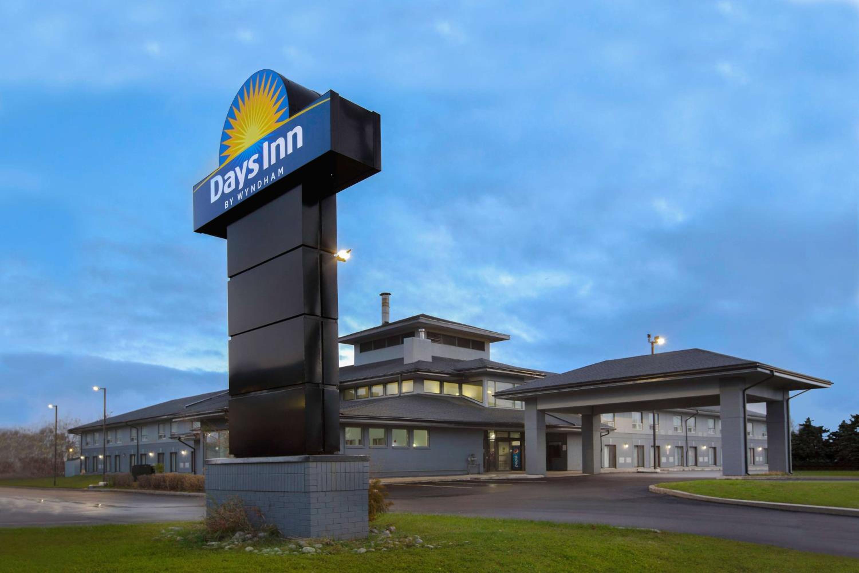 Barrie Vacations - Days Inn by Wyndham Barrie - Property Image 2