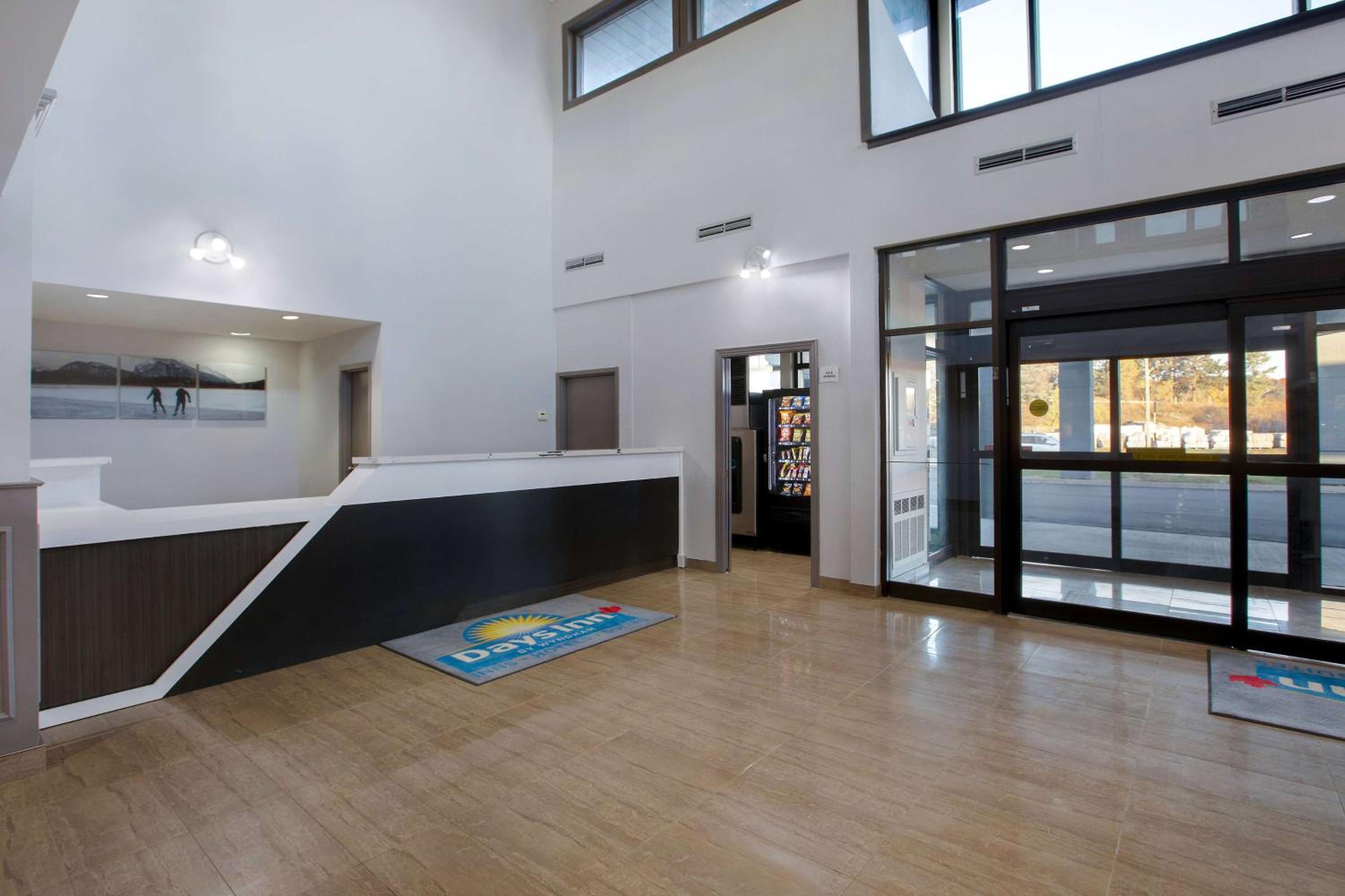 Barrie Vacations - Days Inn by Wyndham Barrie - Property Image 3