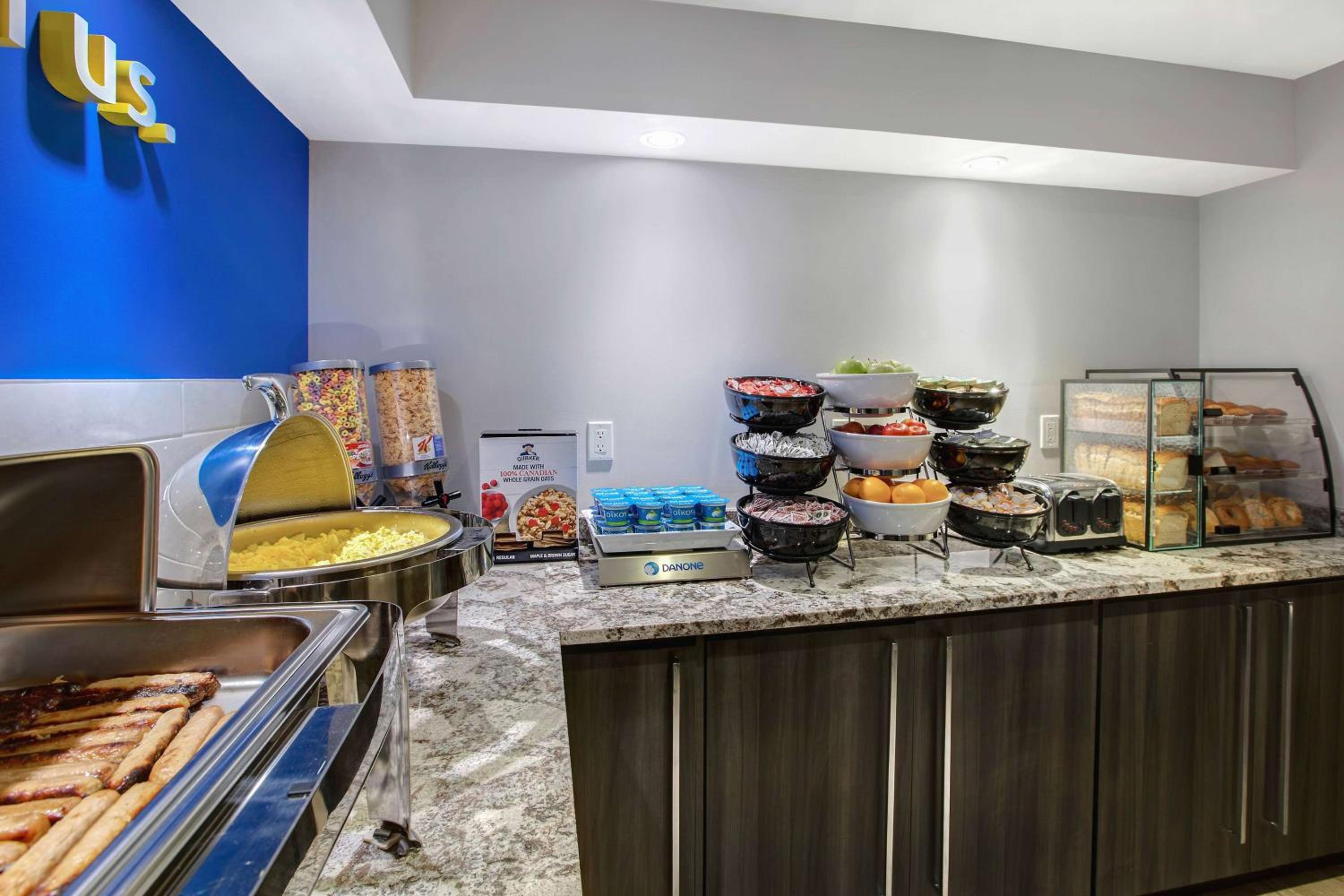 Barrie Vacations - Days Inn by Wyndham Barrie - Property Image 5