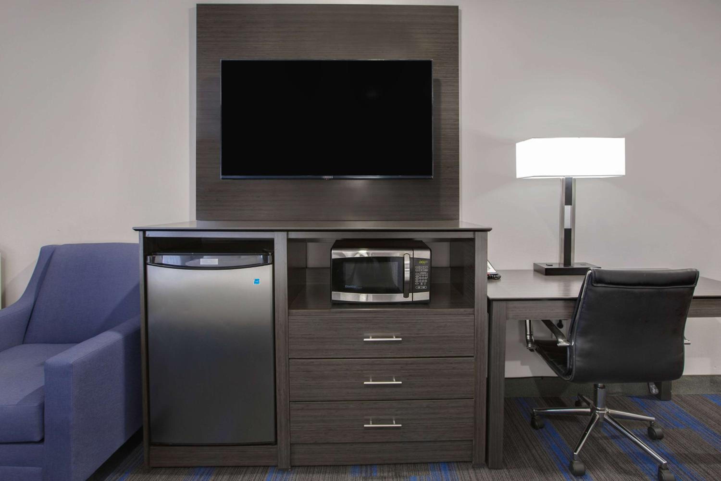 Barrie Vacations - Days Inn by Wyndham Barrie - Property Image 6