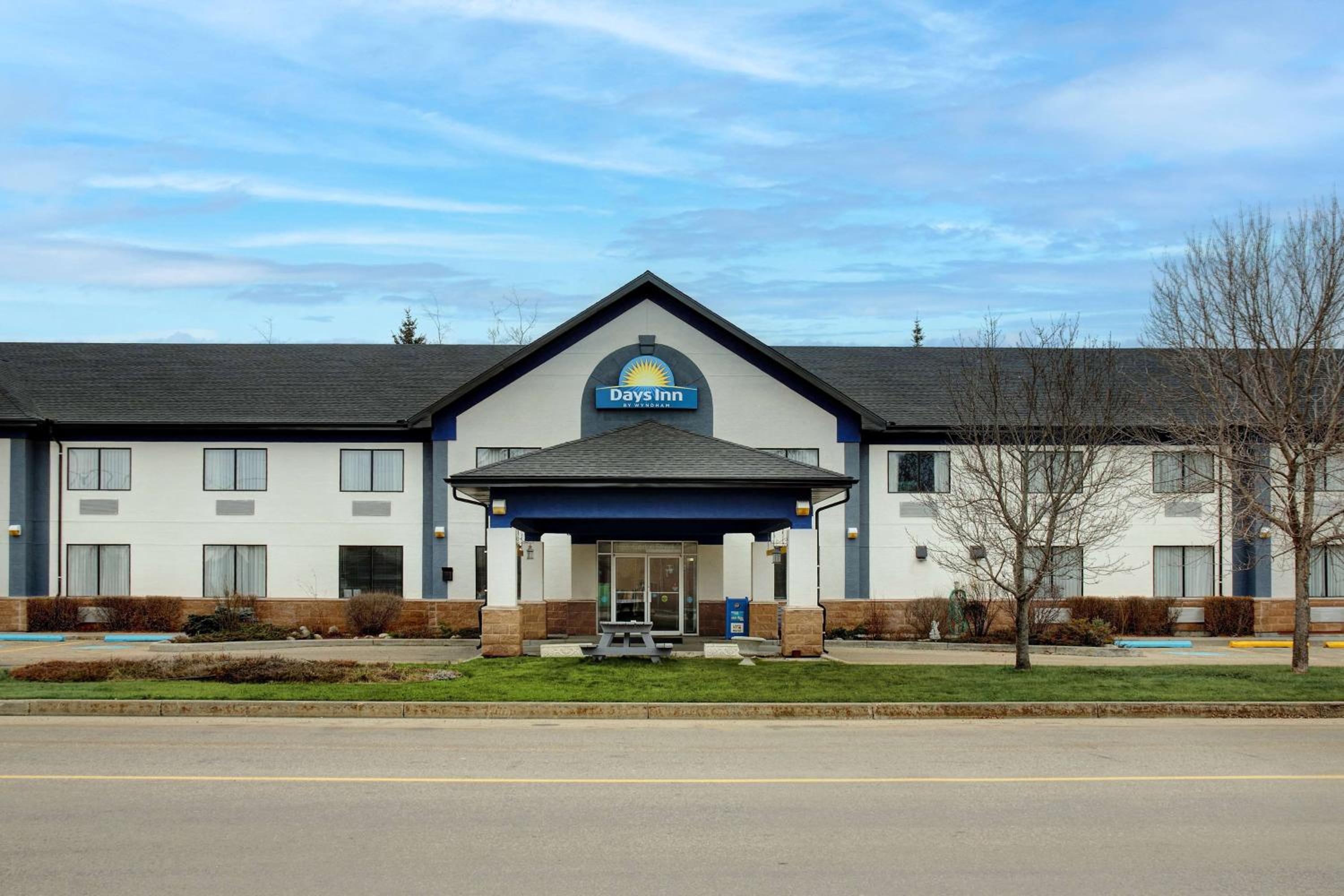 Hotel Days Inn by Wyndham Whitecourt - Image 1