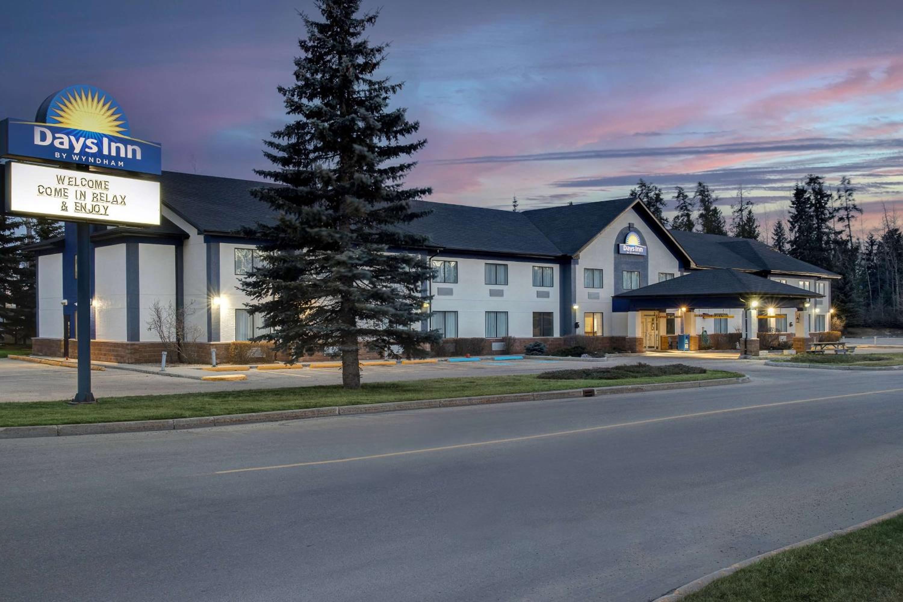 Days Inn by Wyndham Whitecourt view 3