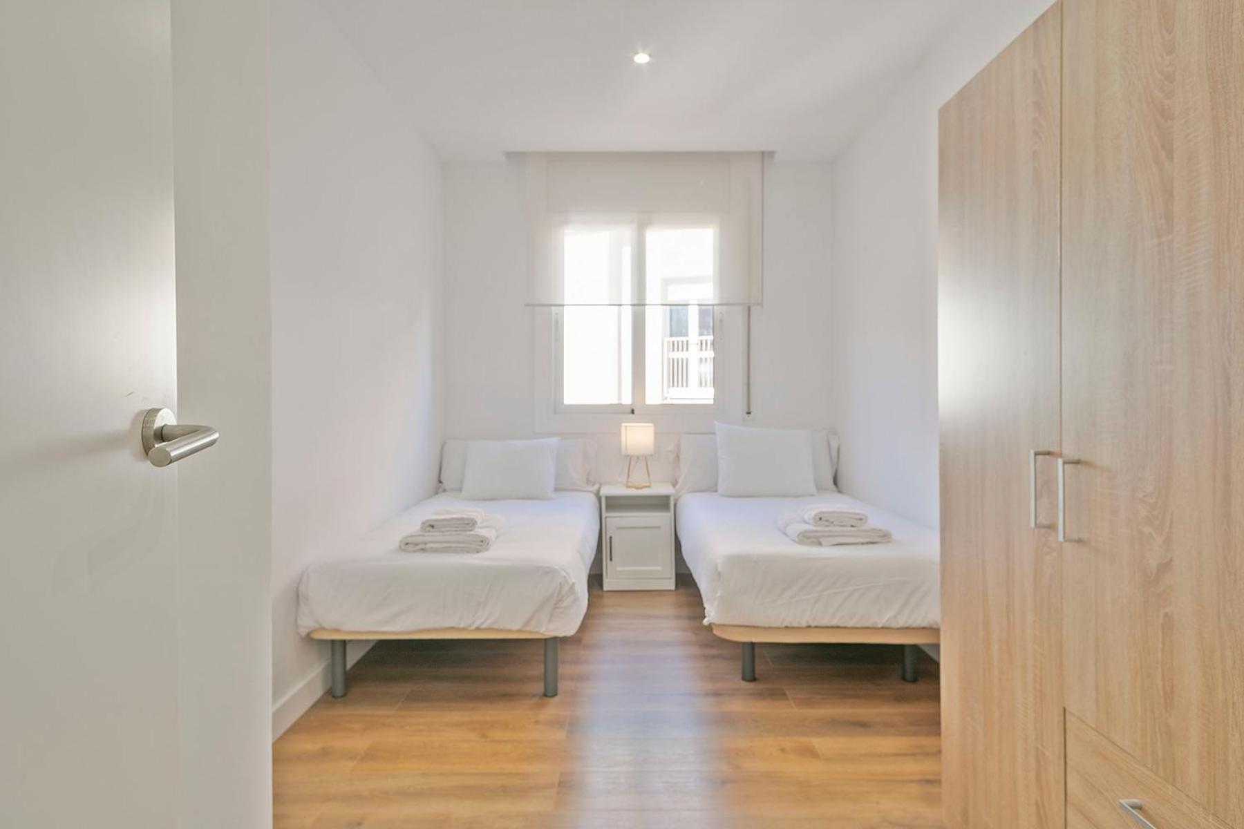 The White Flats Les Corts