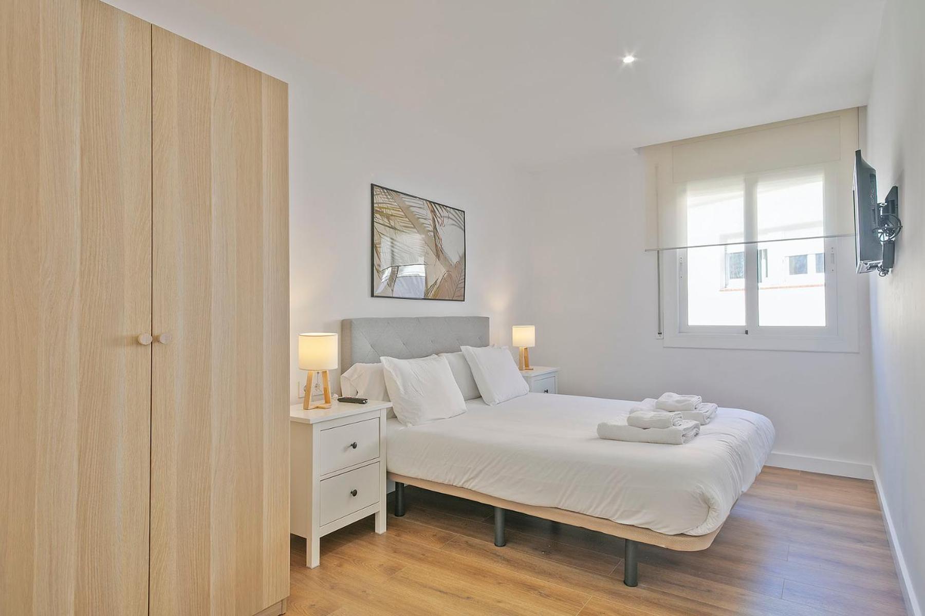 The White Flats Les Corts
