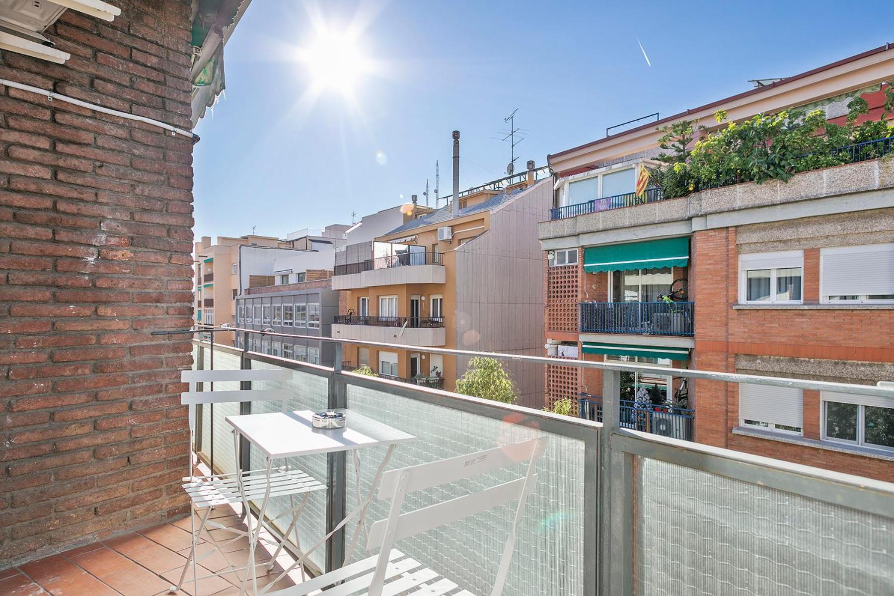 The White Flats Les Corts