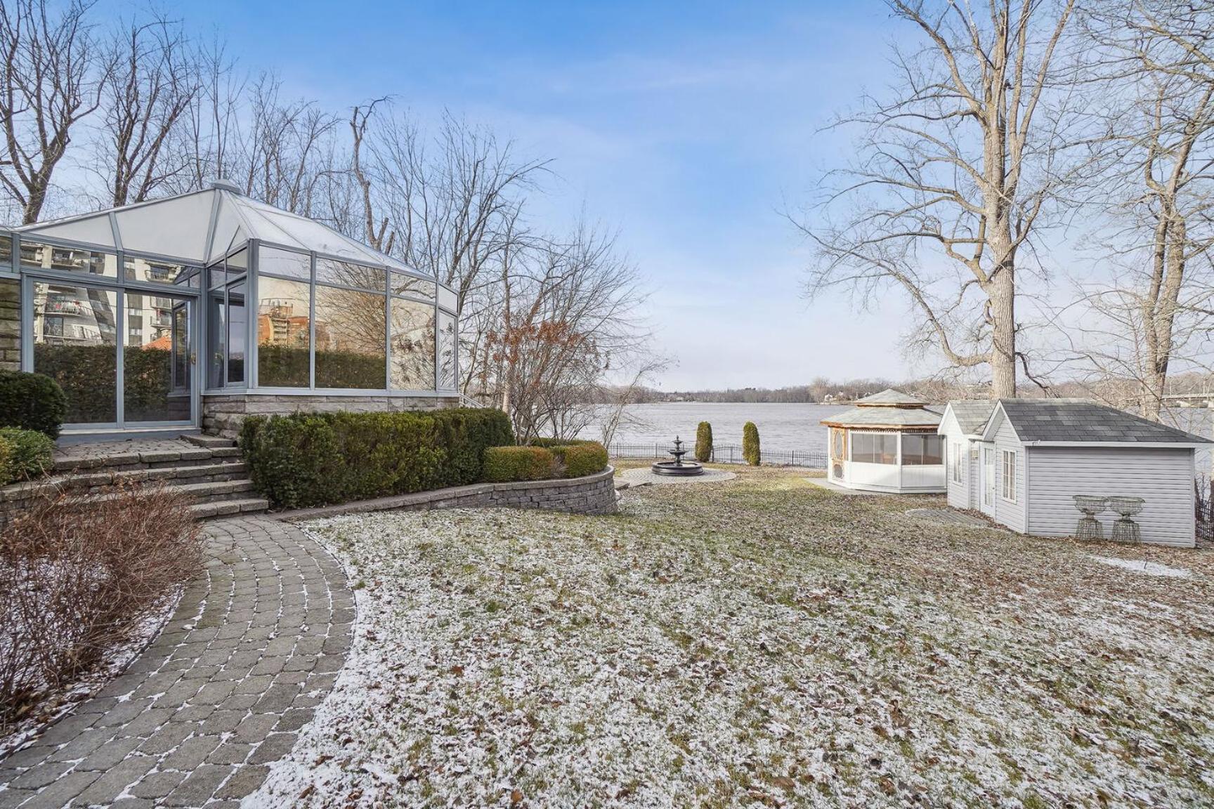Private Waterfront Villa 9 BR Peaceful