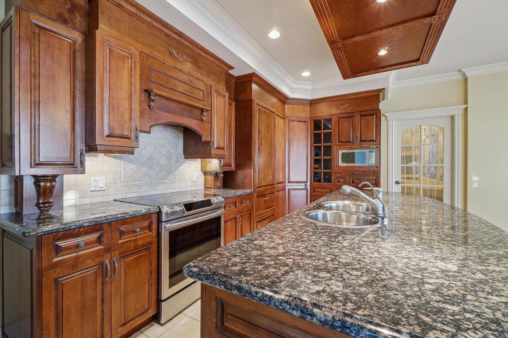 Private Waterfront Villa 9 BR Peaceful