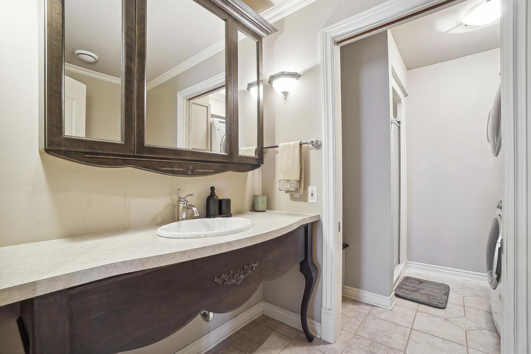 Private Waterfront Villa 9 BR Peaceful