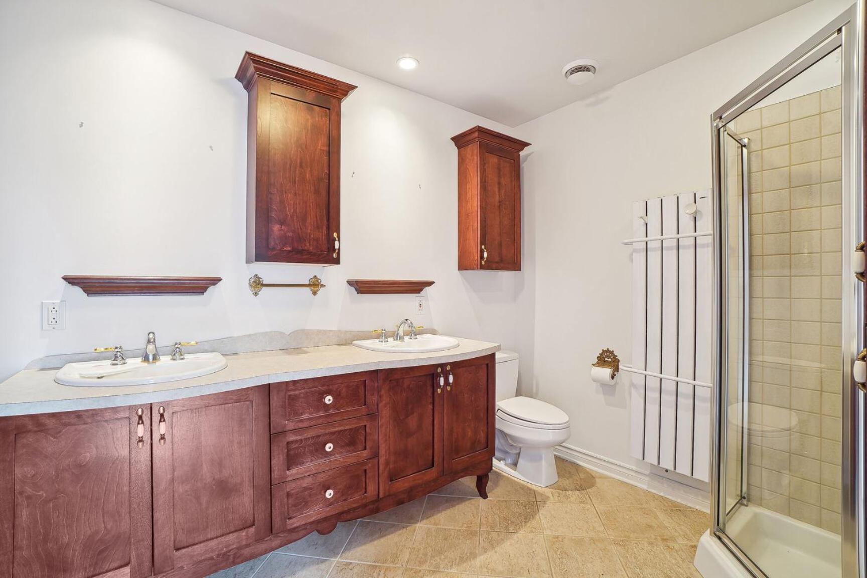 Private Waterfront Villa 9 BR Peaceful