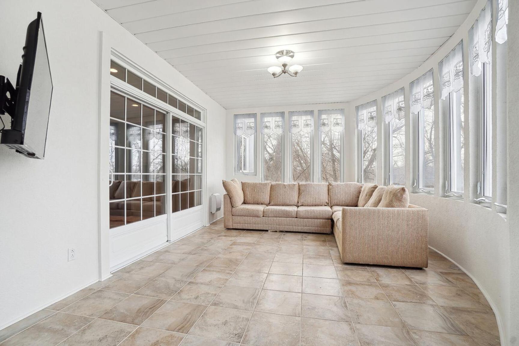 Private Waterfront Villa 9 BR Peaceful