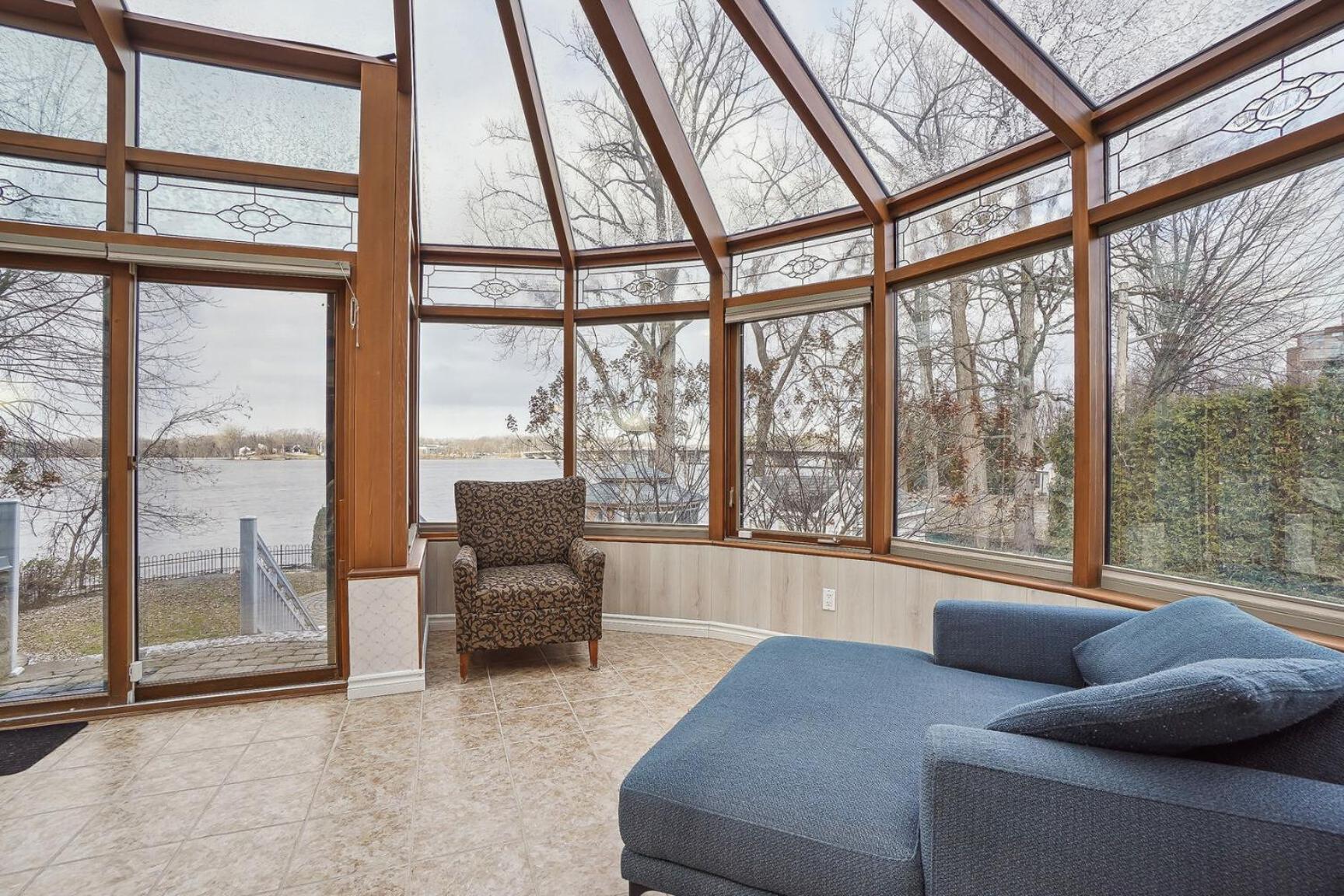 Private Waterfront Villa 9 BR Peaceful