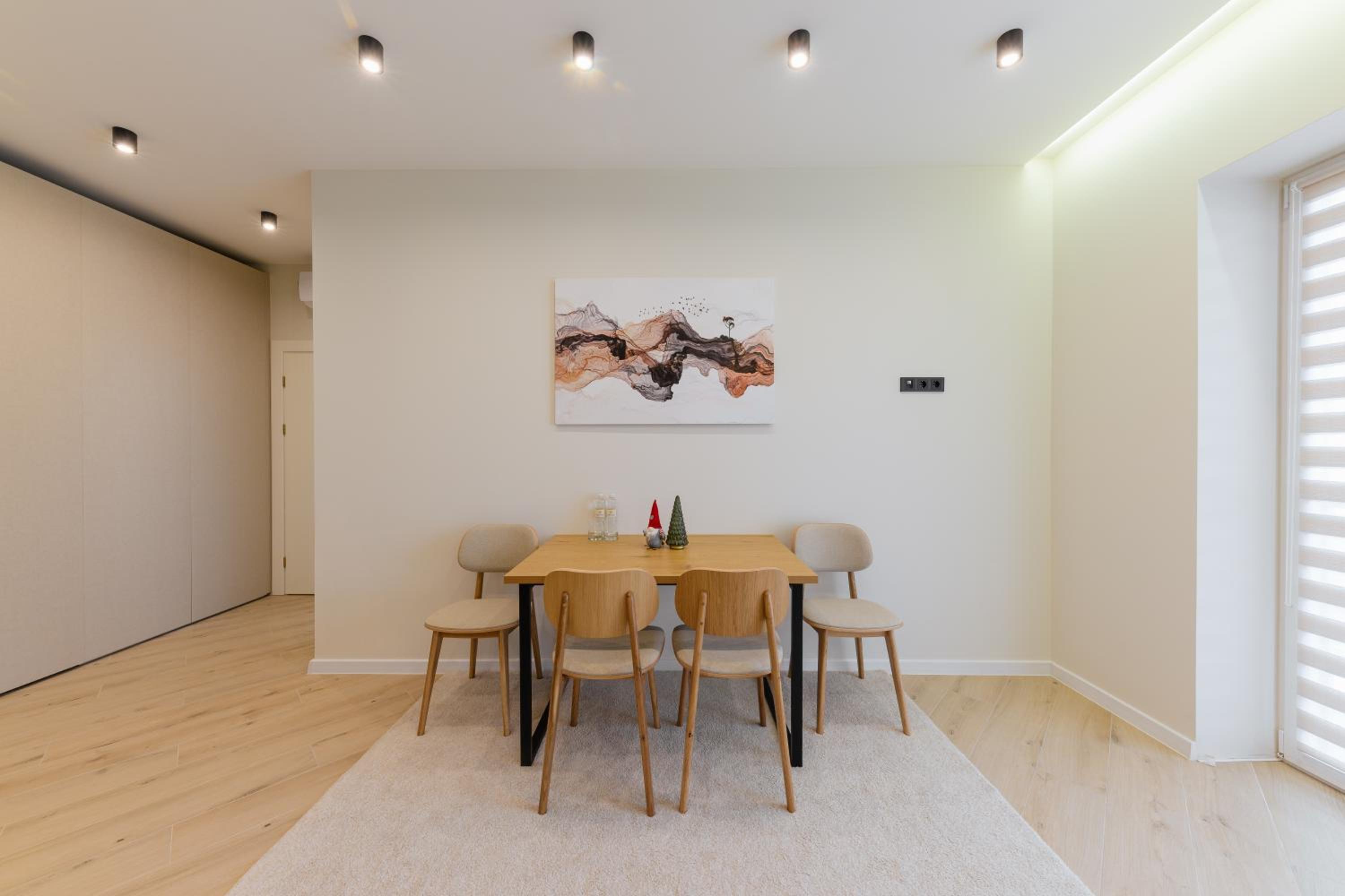MM GROUP APARTMENT GOLD view 3