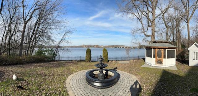 Private Waterfront Villa 9 BR Peaceful