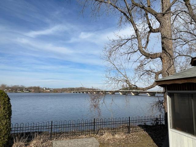 Private Waterfront Villa 9 BR Peaceful