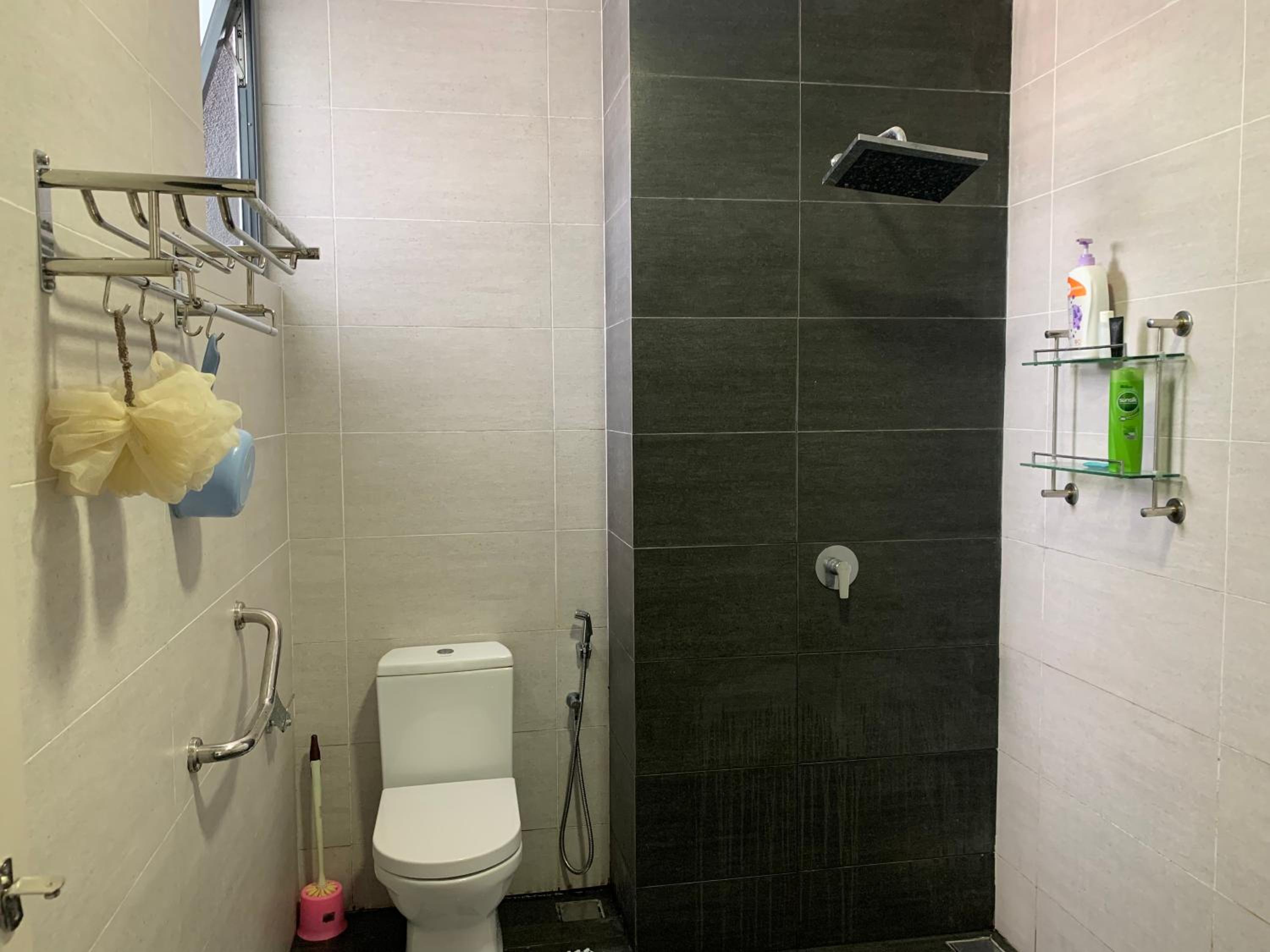 Lovely 2-BR service apartment with pool (melur @ troikaKB) photo 6