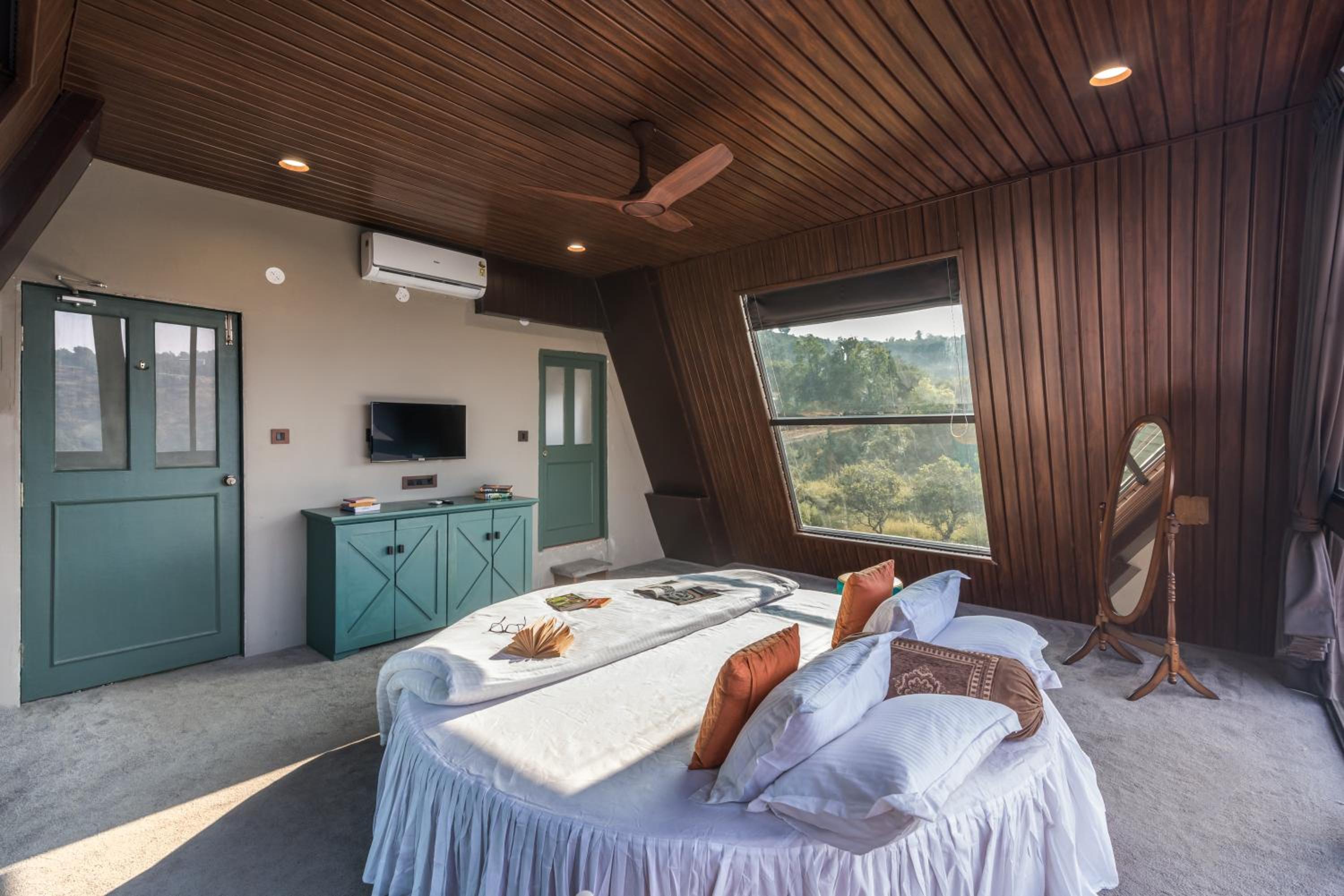 SaffronStays A Vantage, Panchgani - A Pyramid Shaped Unique Luxury Villa With Infinity Valley Views view 5