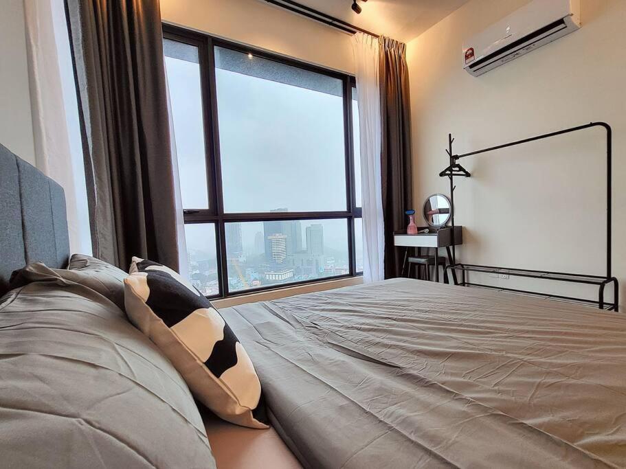 SKS Pavilion Ultimate Skyline w Bathtub 3 BR, 6 Pax